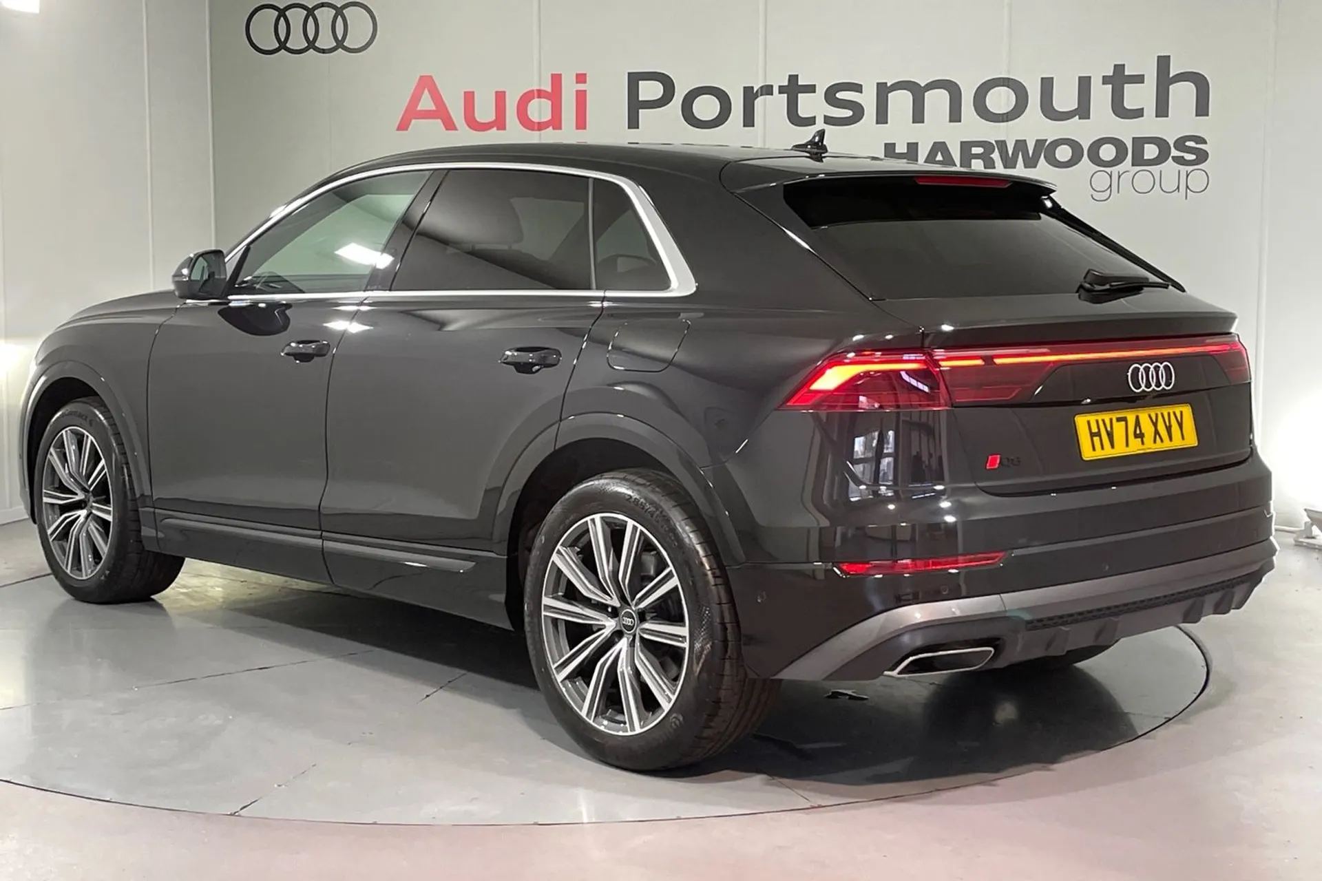 Audi Q8 thumbnail image number 10