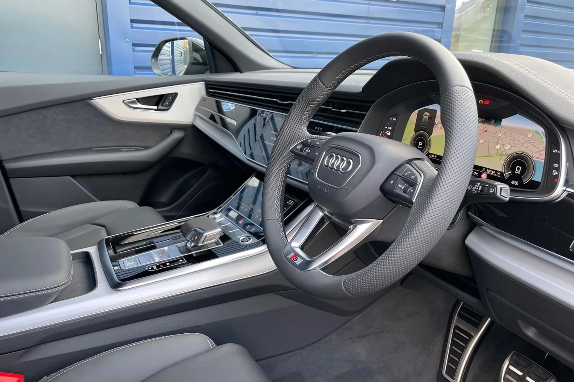 Audi Q8 thumbnail image number 25