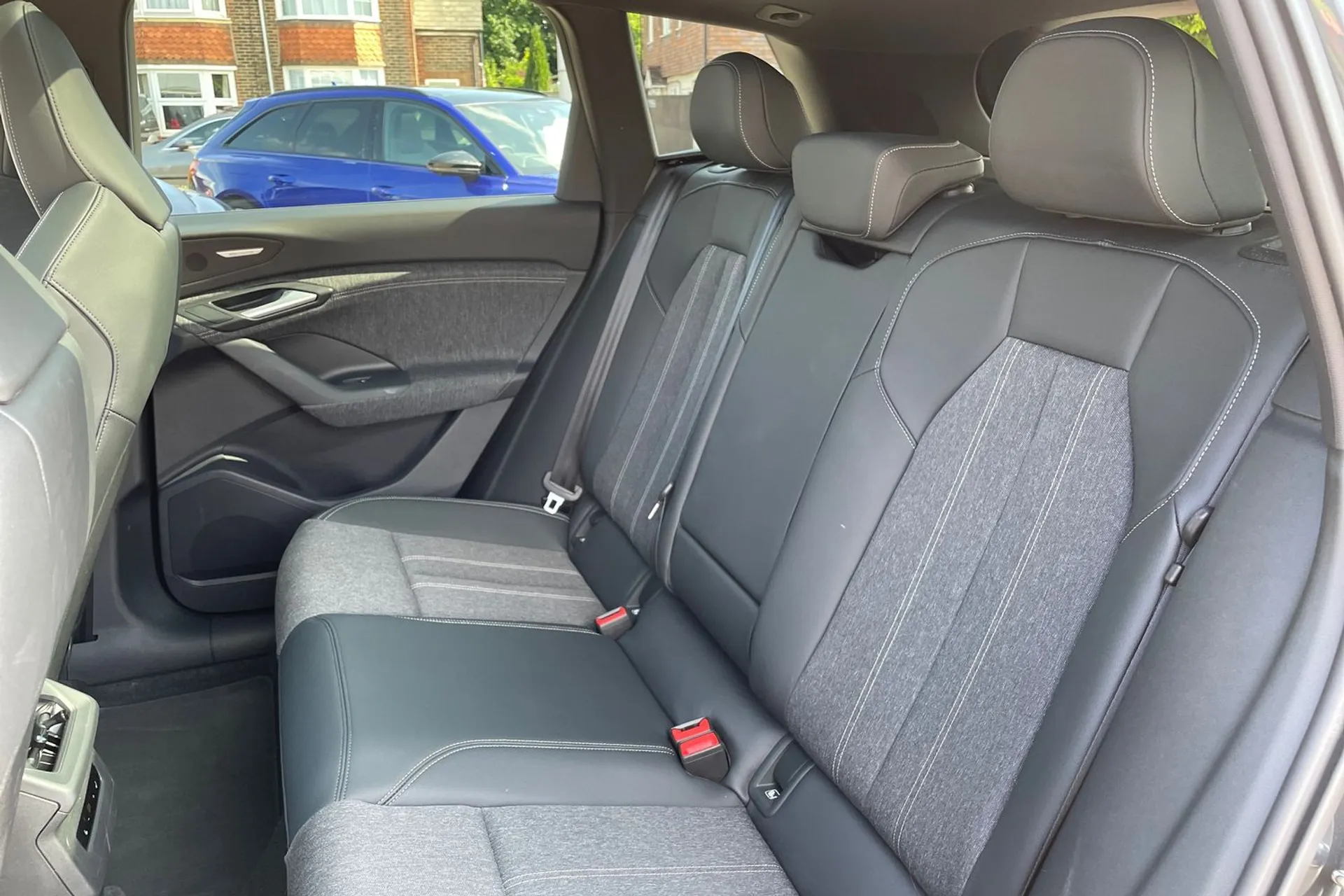 Audi Q6 thumbnail image number 38