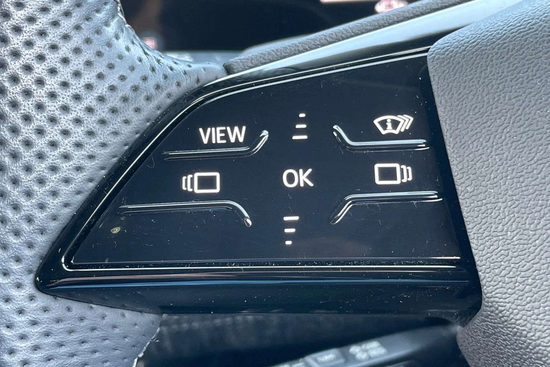 Audi Q6 thumbnail image number 17