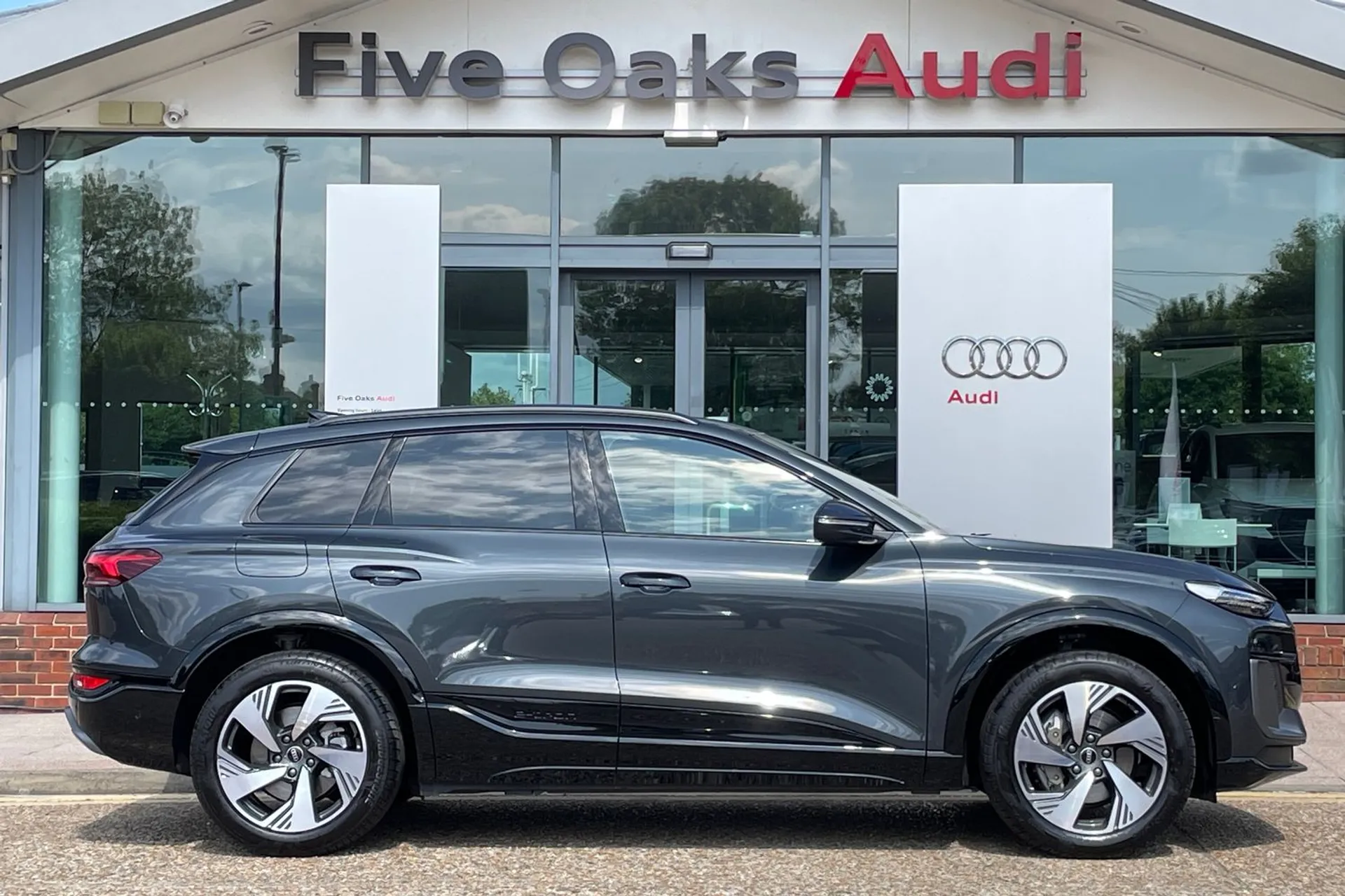 Audi Q6 thumbnail image number 2