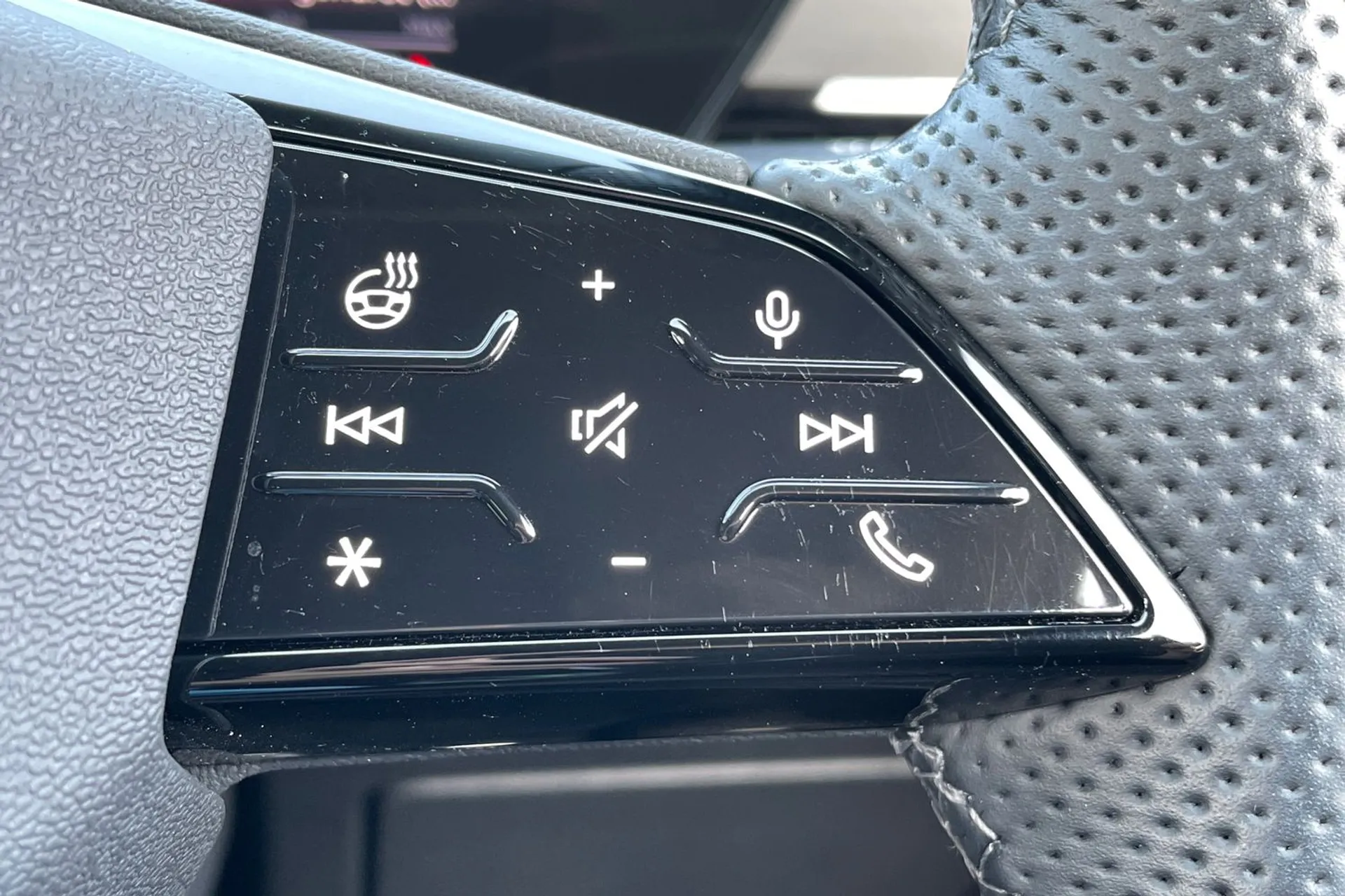 Audi Q6 thumbnail image number 18