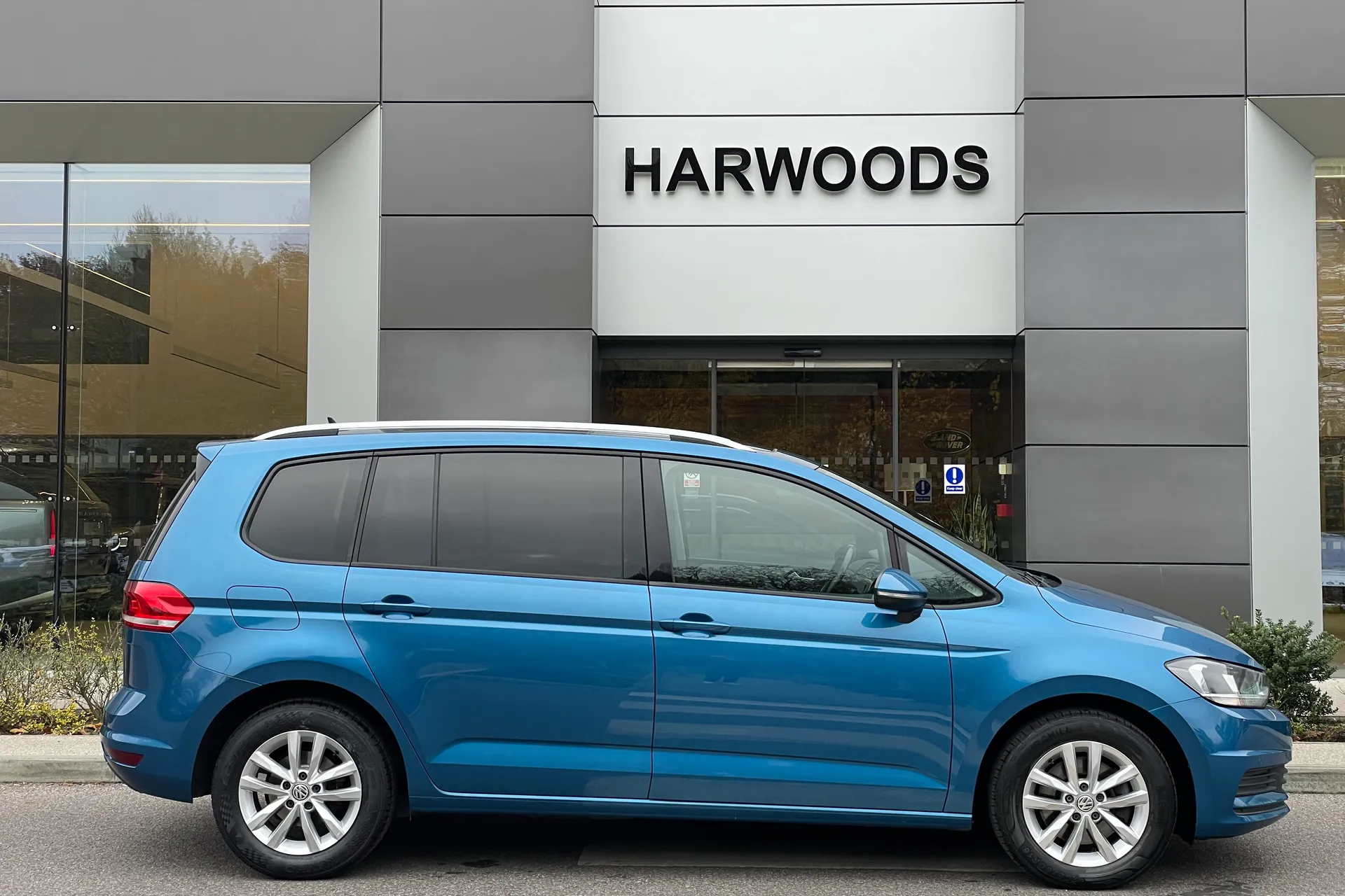 VOLKSWAGEN TOURAN thumbnail image number 2