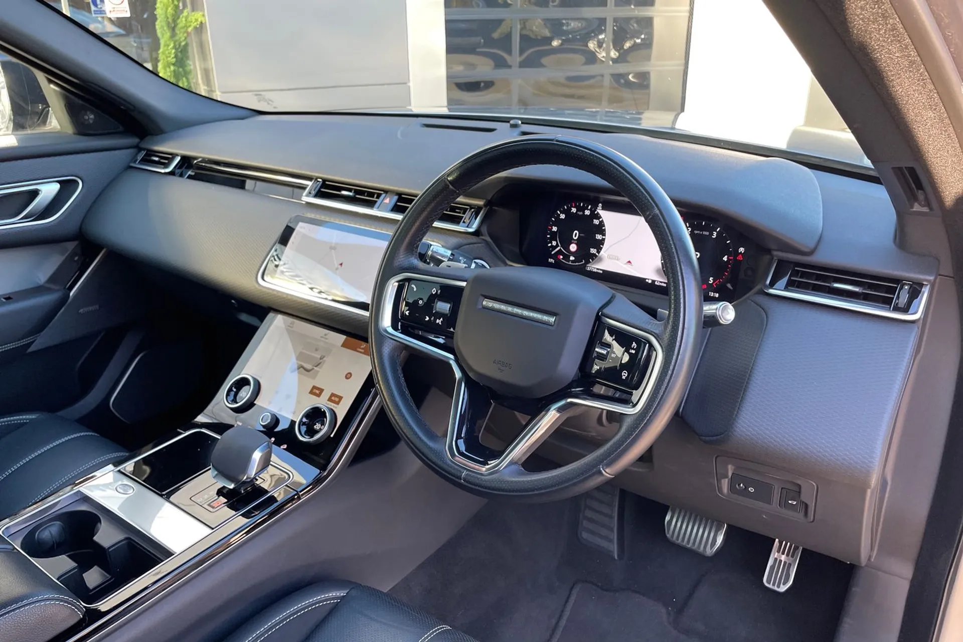 LAND ROVER RANGE ROVER VELAR thumbnail image number 22