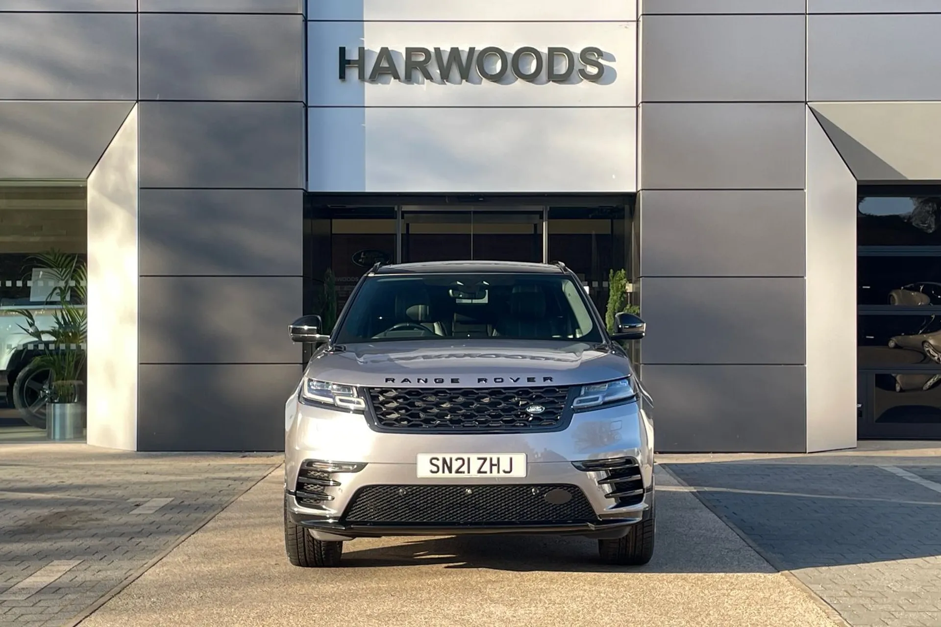 LAND ROVER RANGE ROVER VELAR thumbnail image number 12