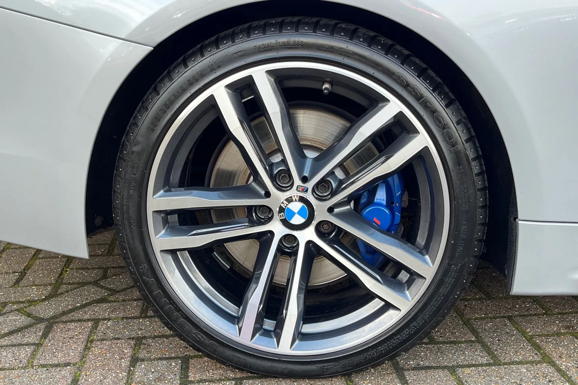 BMW 4 SERIES thumbnail image number 23