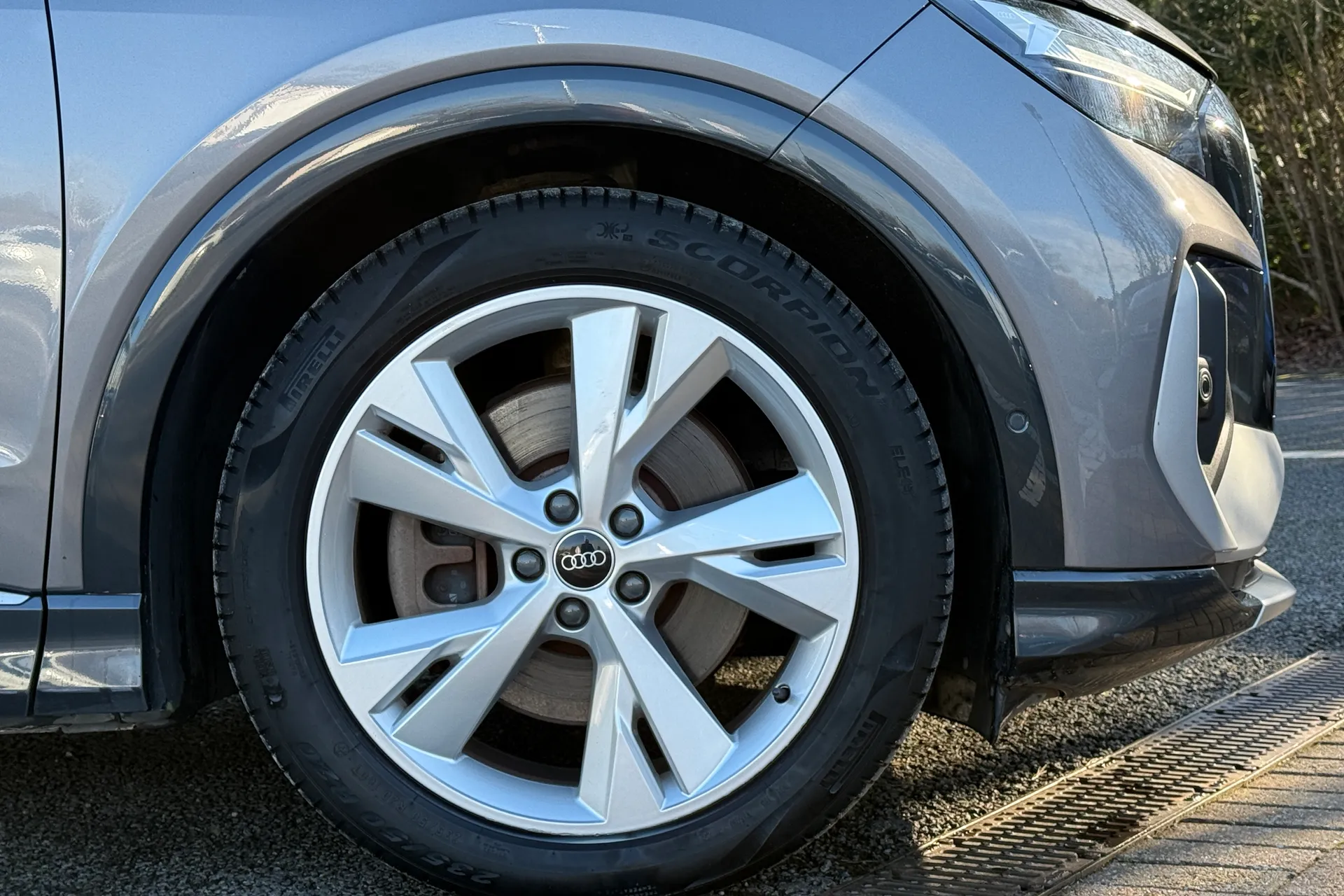 Audi Q4 thumbnail image number 14