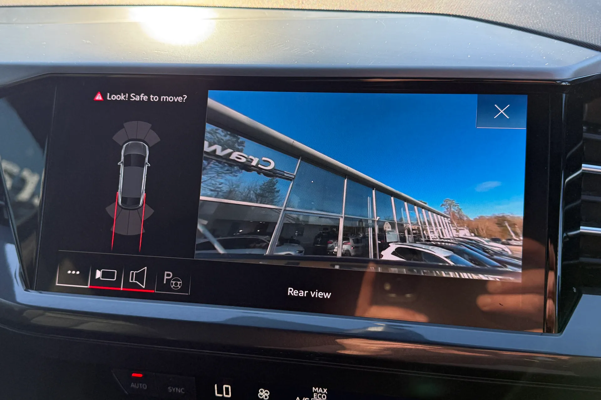 Audi Q4 thumbnail image number 4