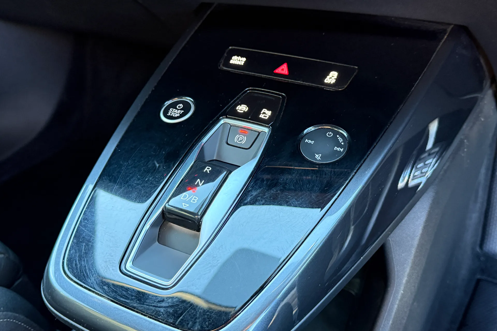 Audi Q4 thumbnail image number 42