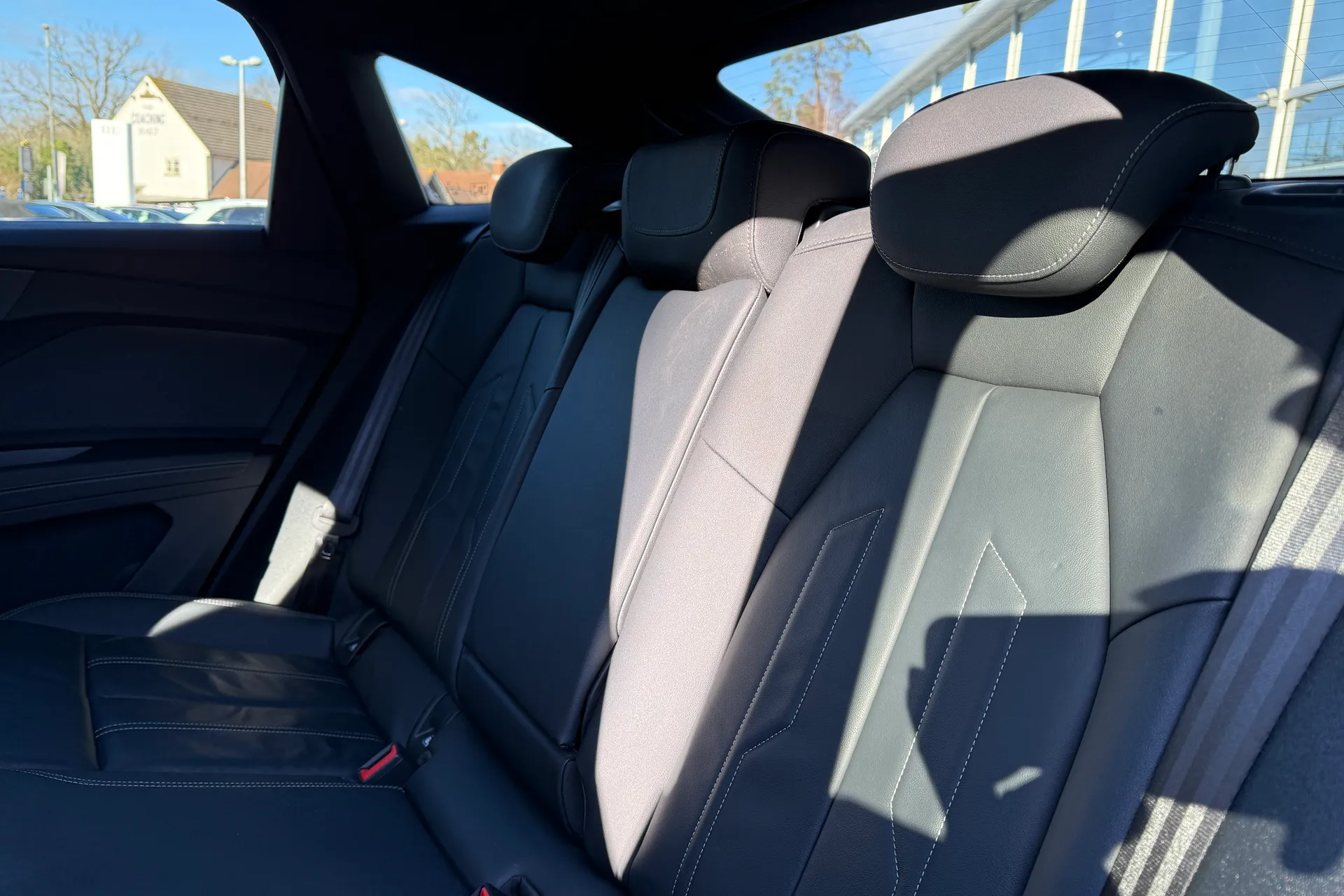 Audi Q4 thumbnail image number 26