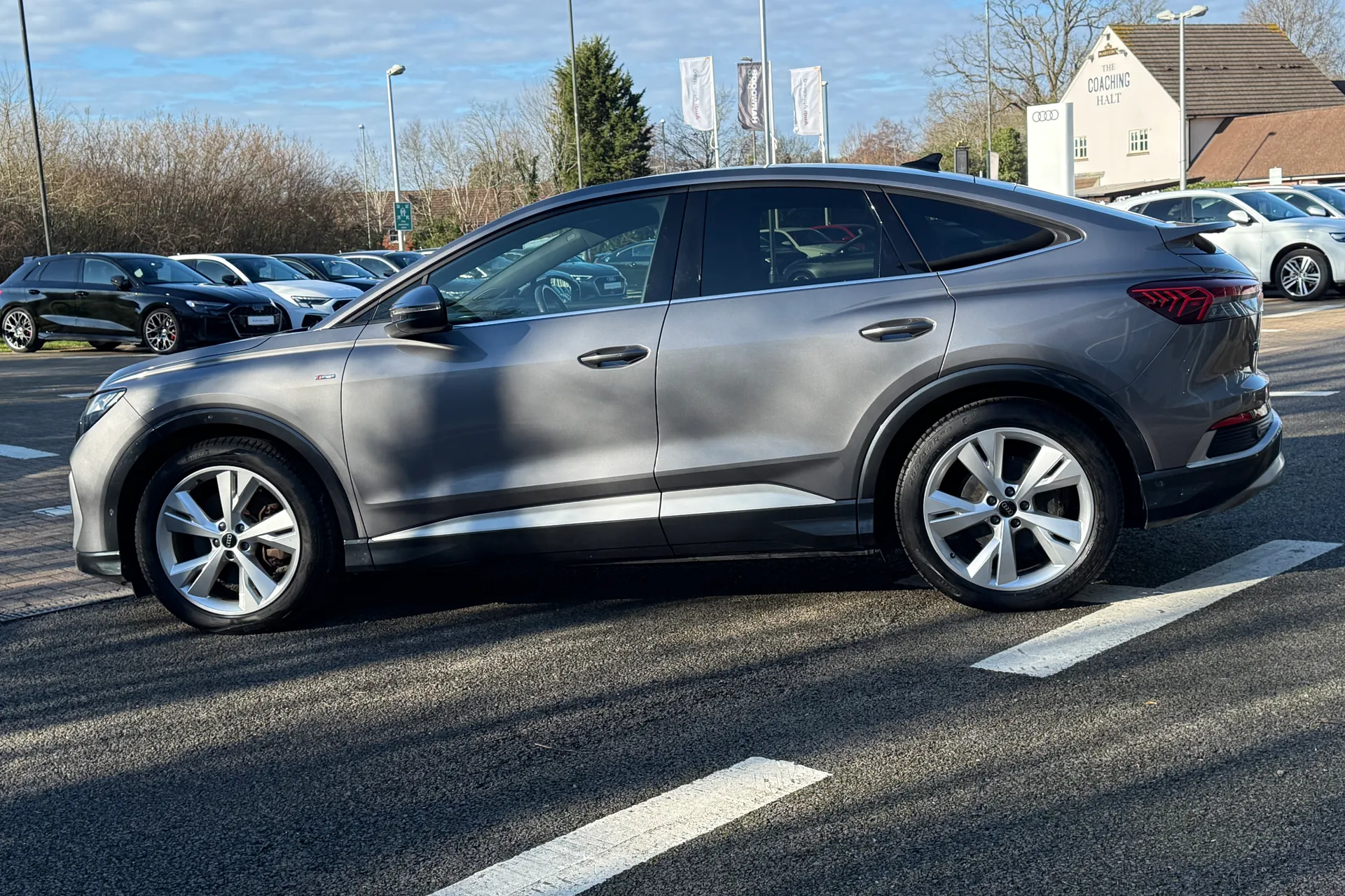 Audi Q4 thumbnail image number 21