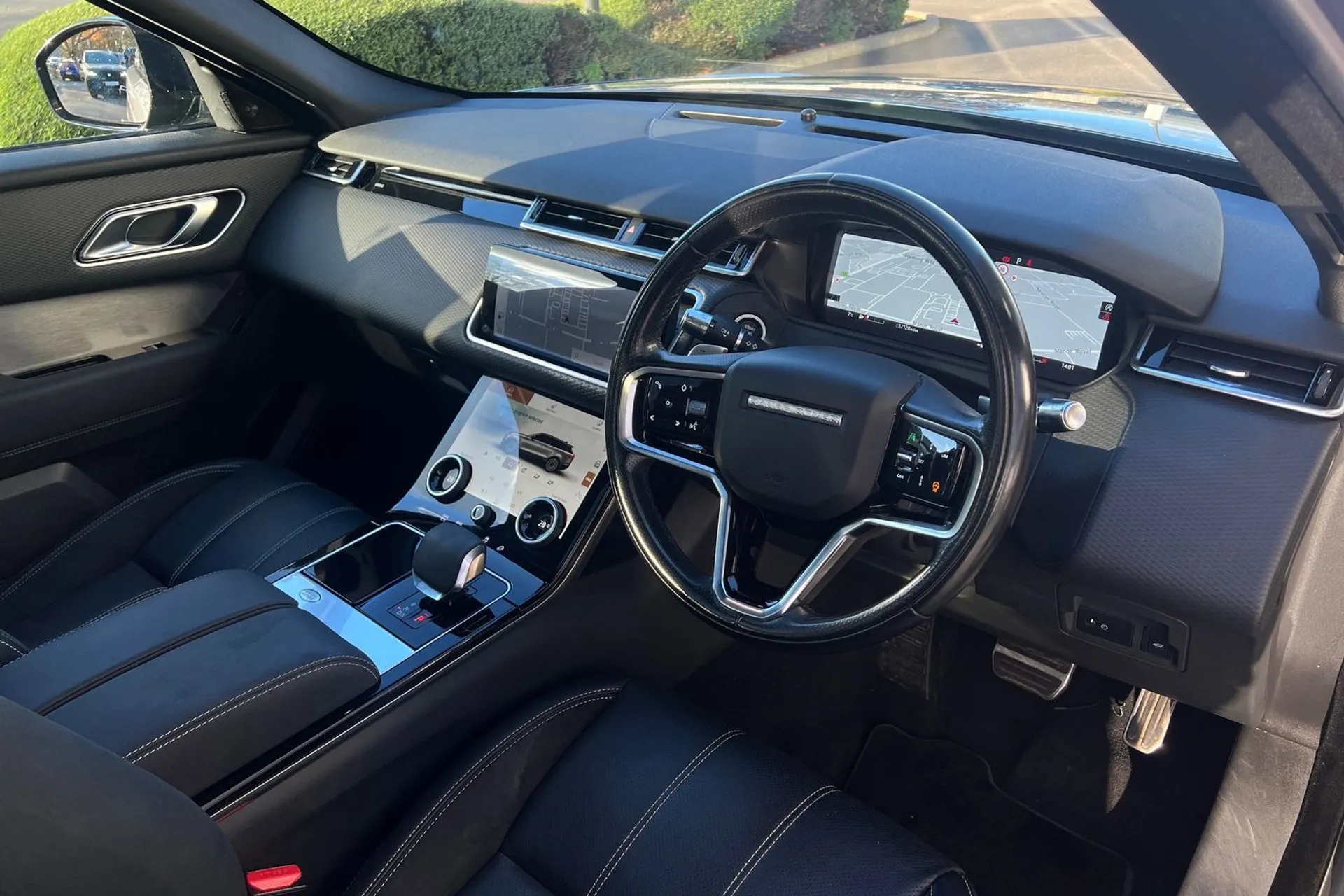 LAND ROVER RANGE ROVER VELAR thumbnail image number 34