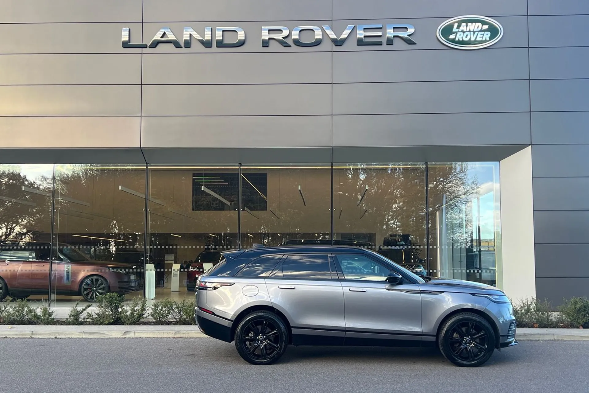 LAND ROVER RANGE ROVER VELAR thumbnail image number 2