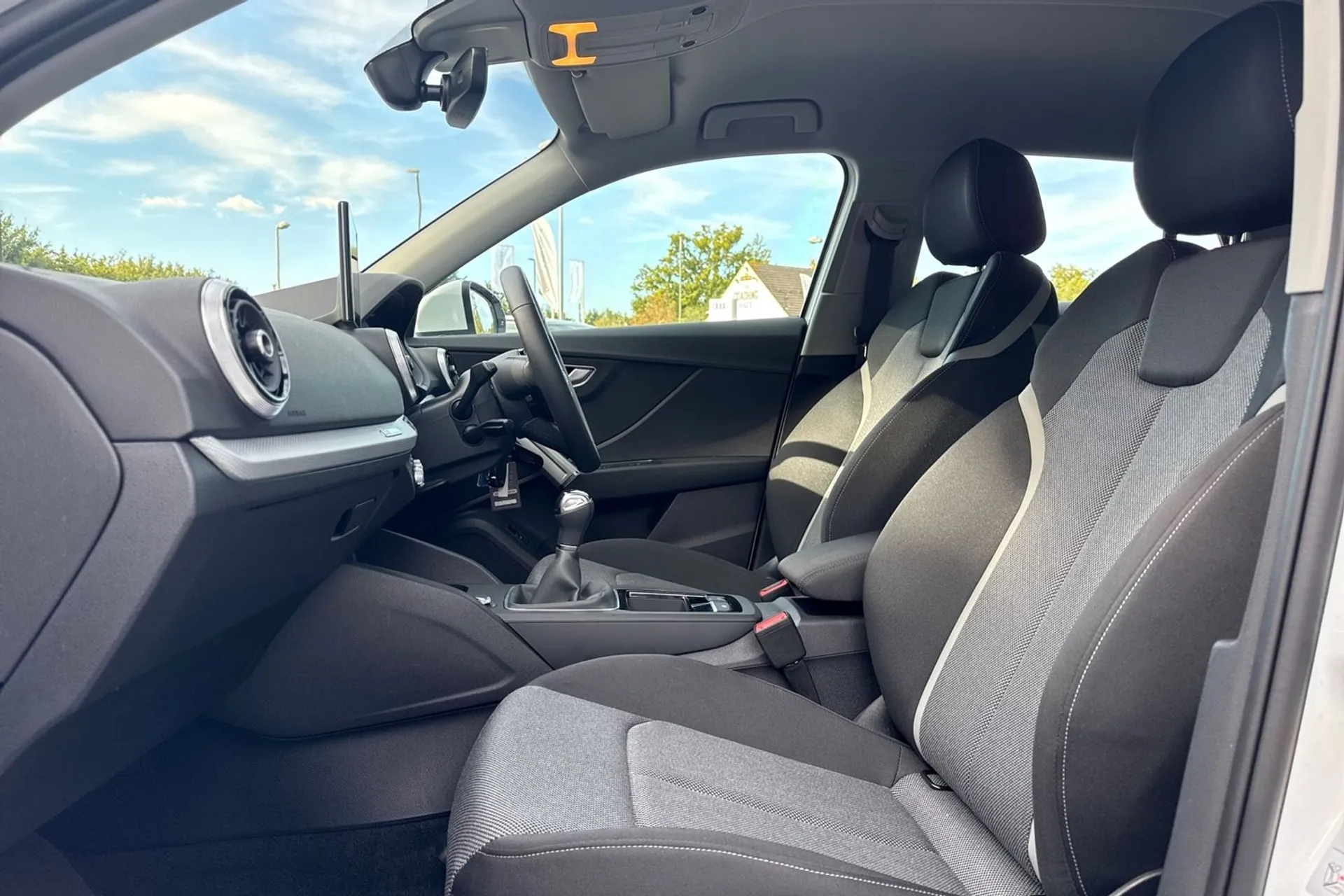 Audi Q2 thumbnail image number 17