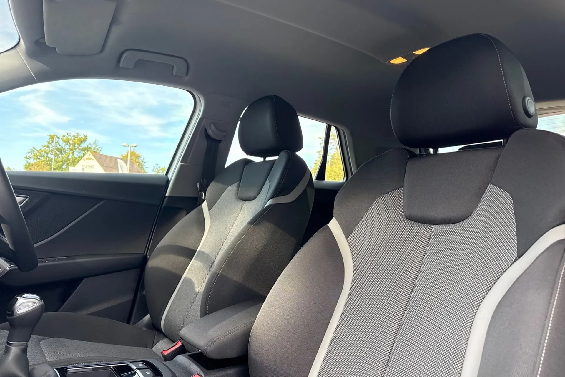 Audi Q2 thumbnail image number 18