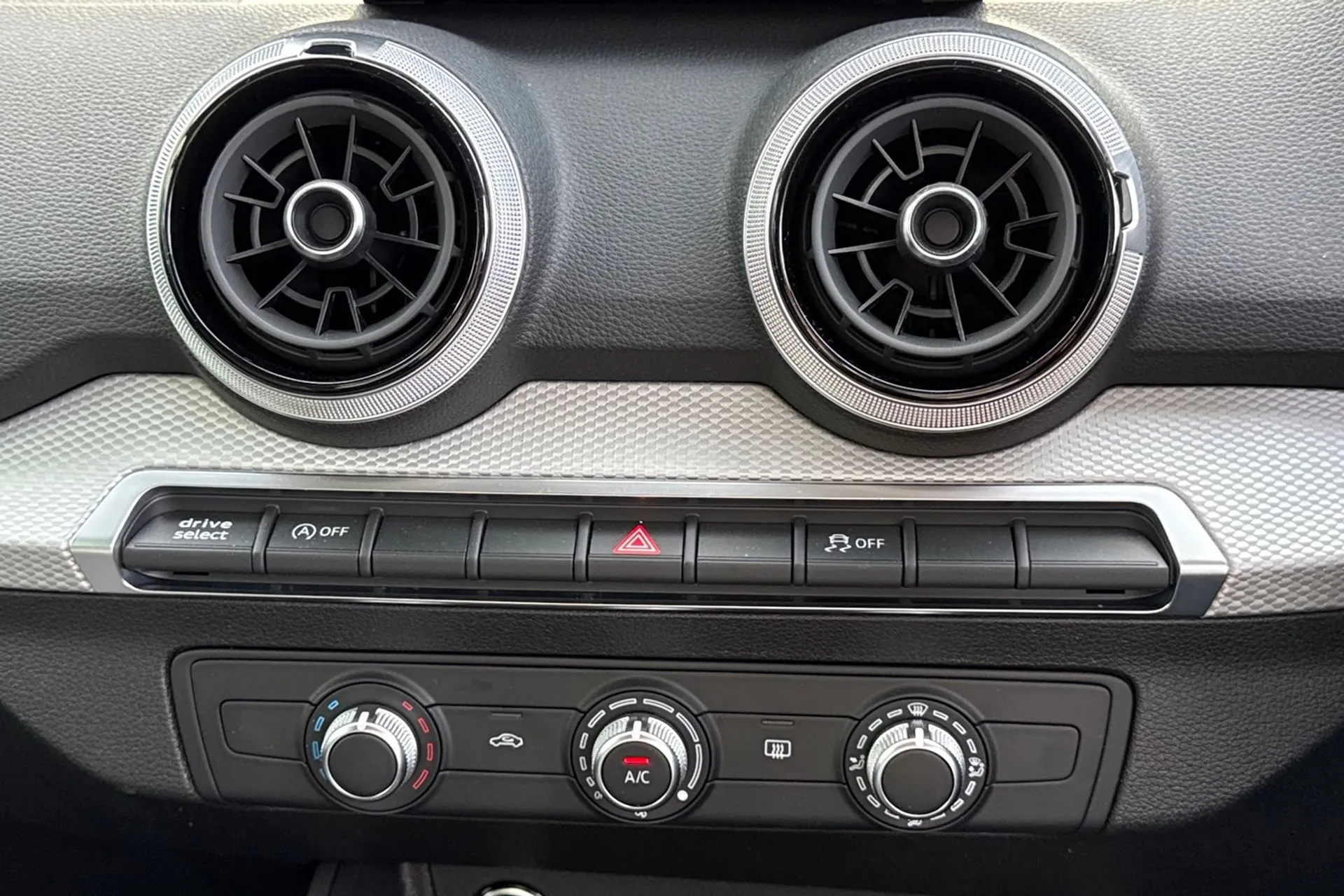 Audi Q2 thumbnail image number 52