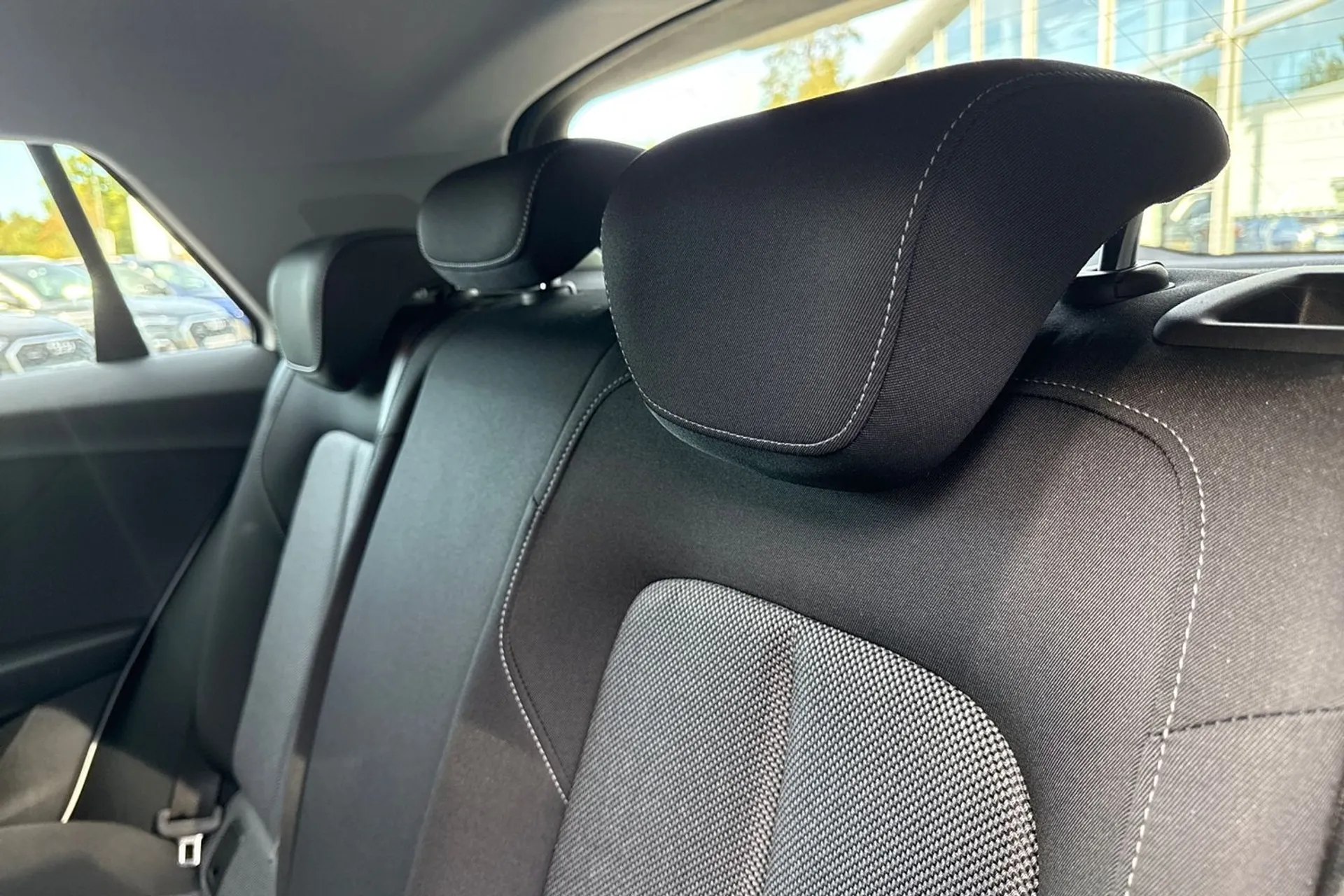 Audi Q2 thumbnail image number 27