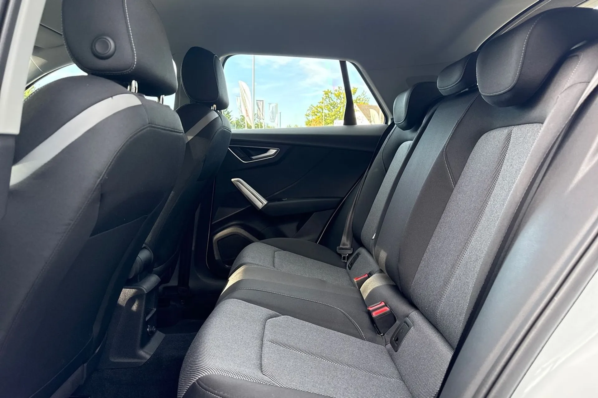 Audi Q2 thumbnail image number 19