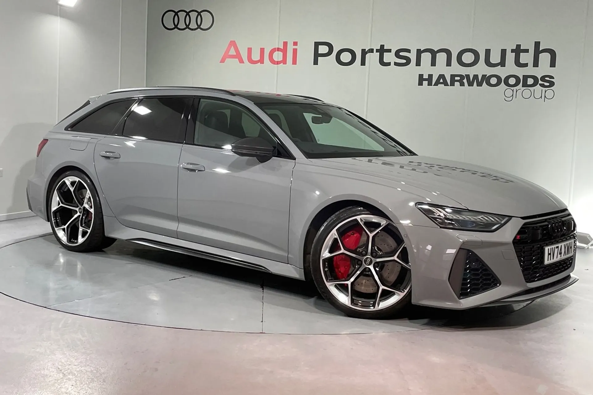 Audi RS6 focused image