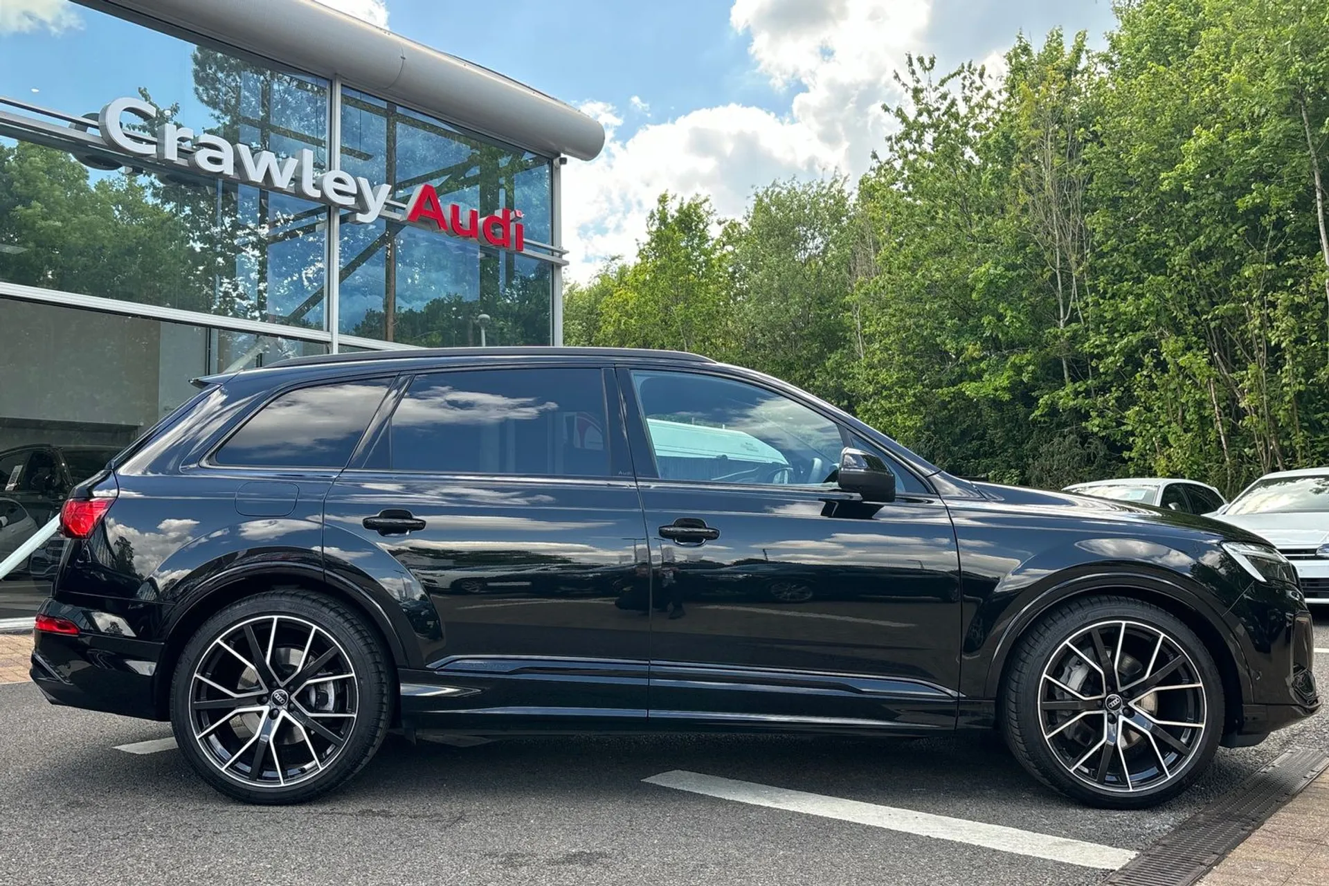 Audi Q7 thumbnail image number 2