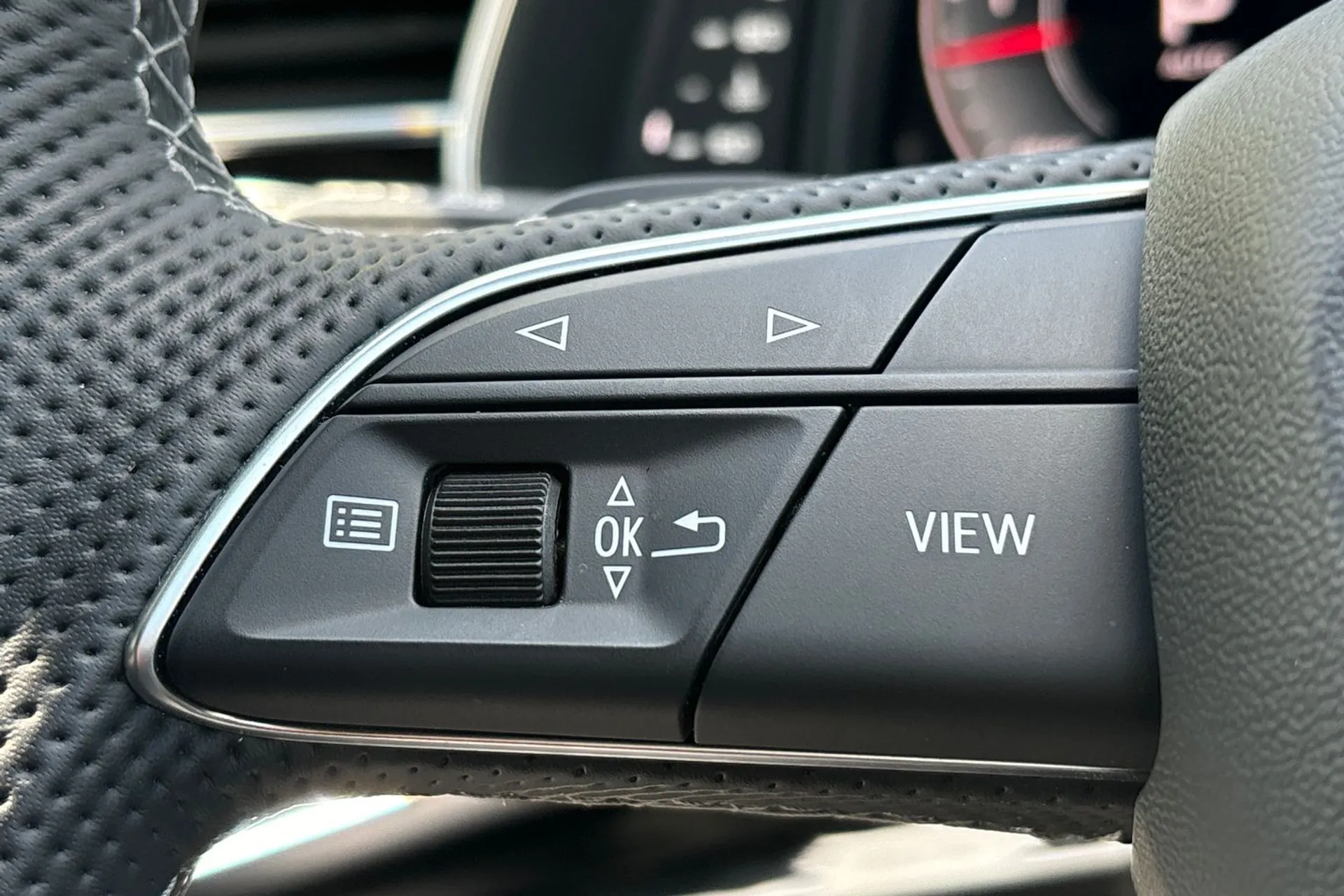 Audi Q7 thumbnail image number 36