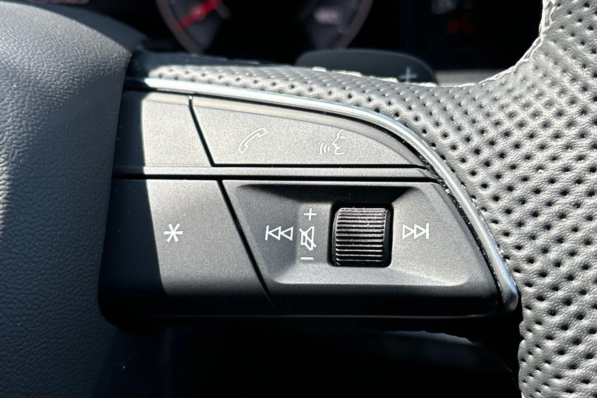 Audi Q7 thumbnail image number 37