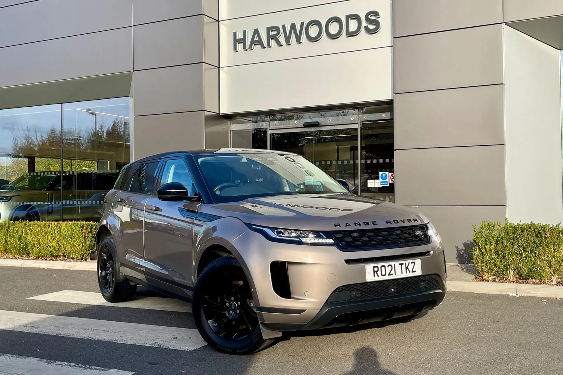 LAND ROVER RANGE ROVER EVOQUE focused image