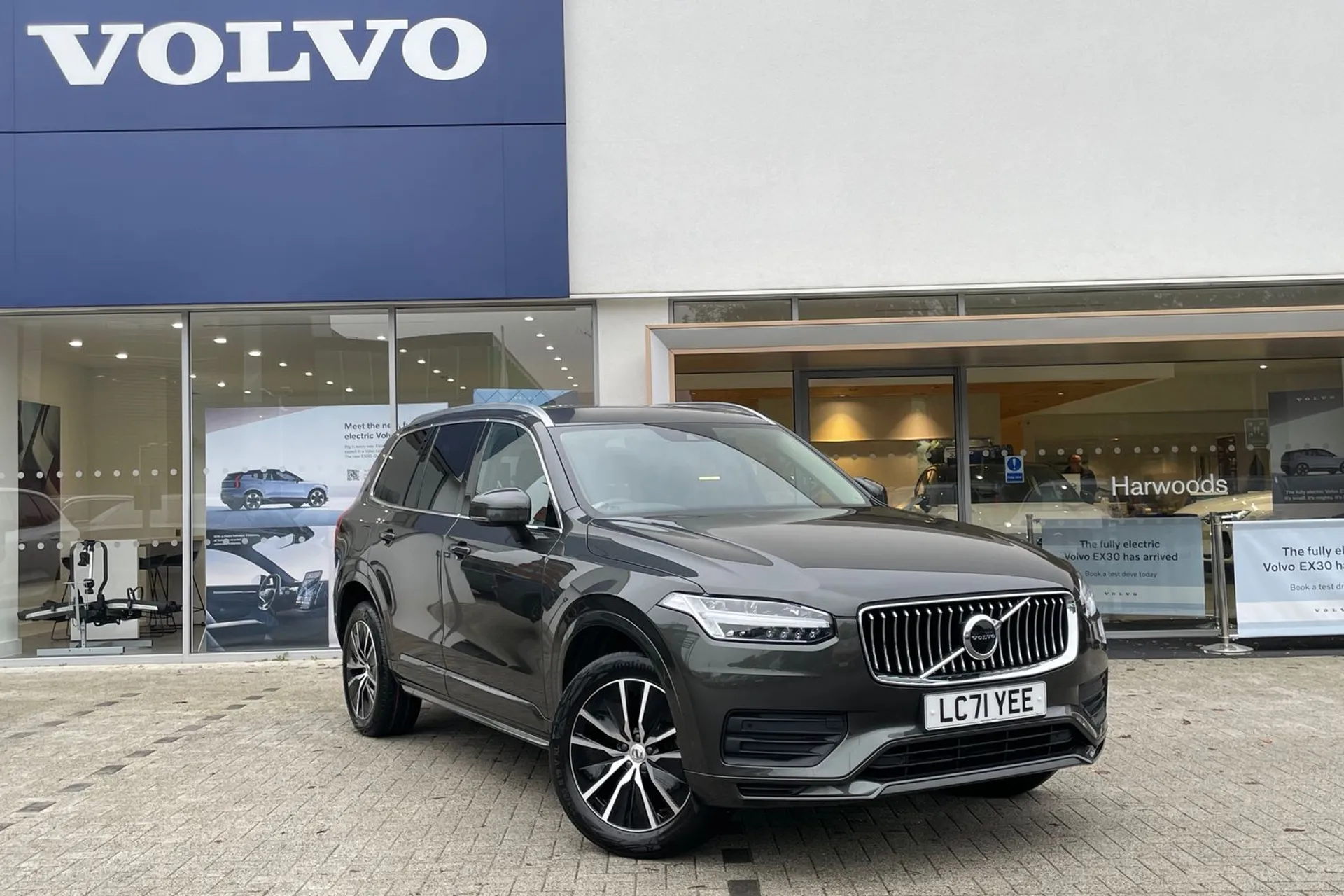 Volvo XC90 focused image