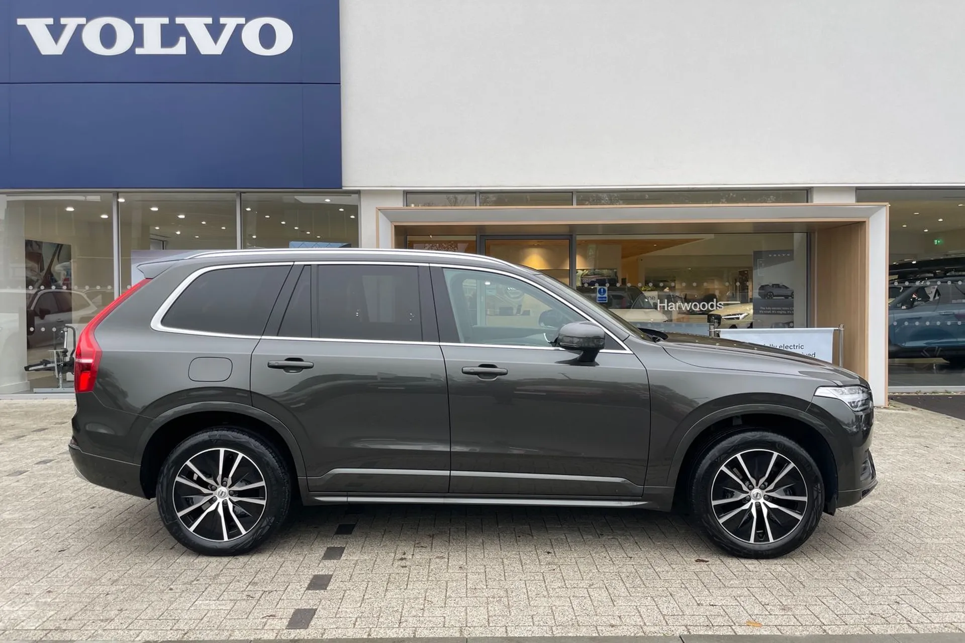 Volvo XC90 thumbnail image number 2