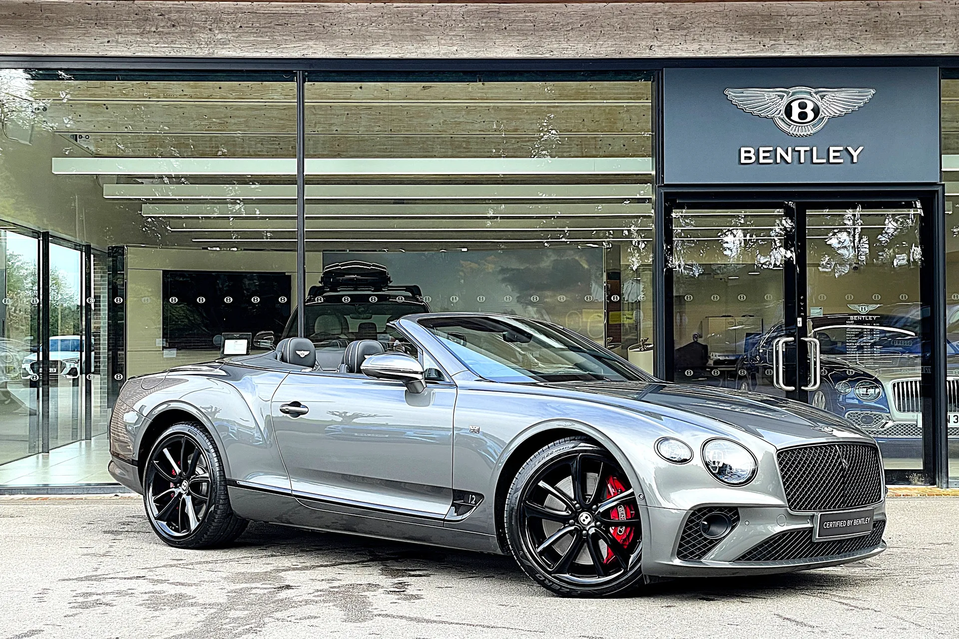 Bentley CONTINENTAL GTC focused image