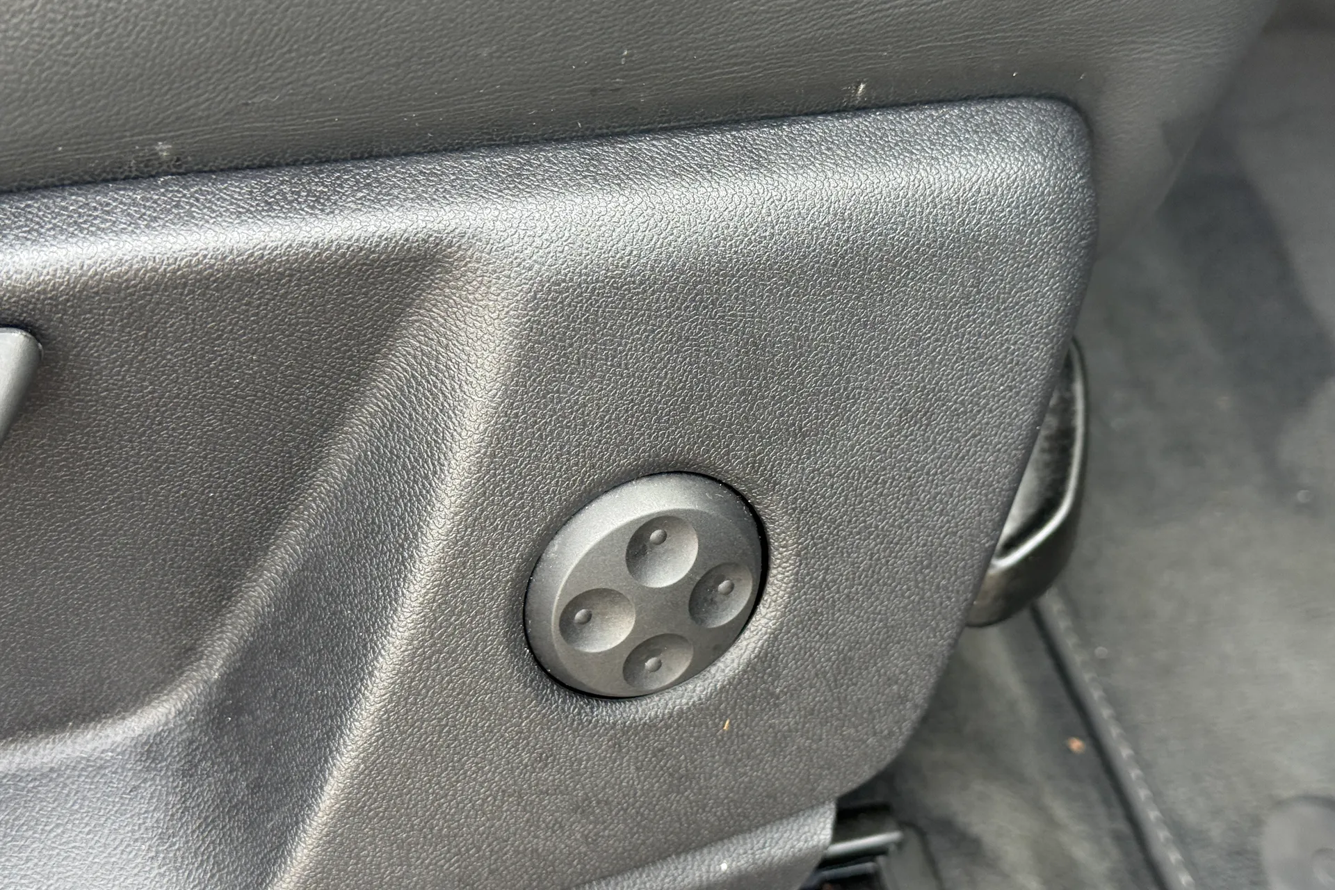 Audi Q5 thumbnail image number 28