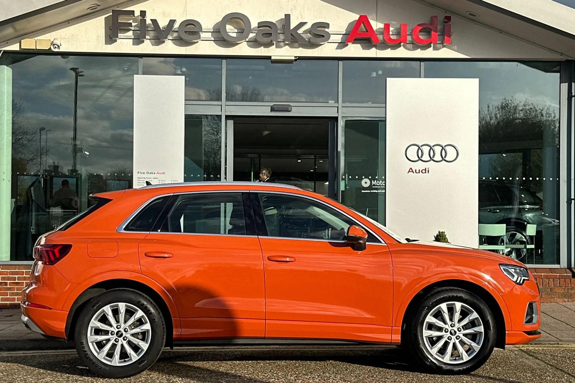 Audi Q3 thumbnail image number 2