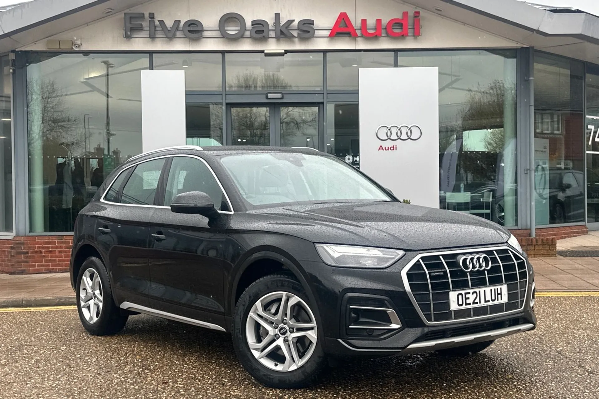 Audi Q5 focused image