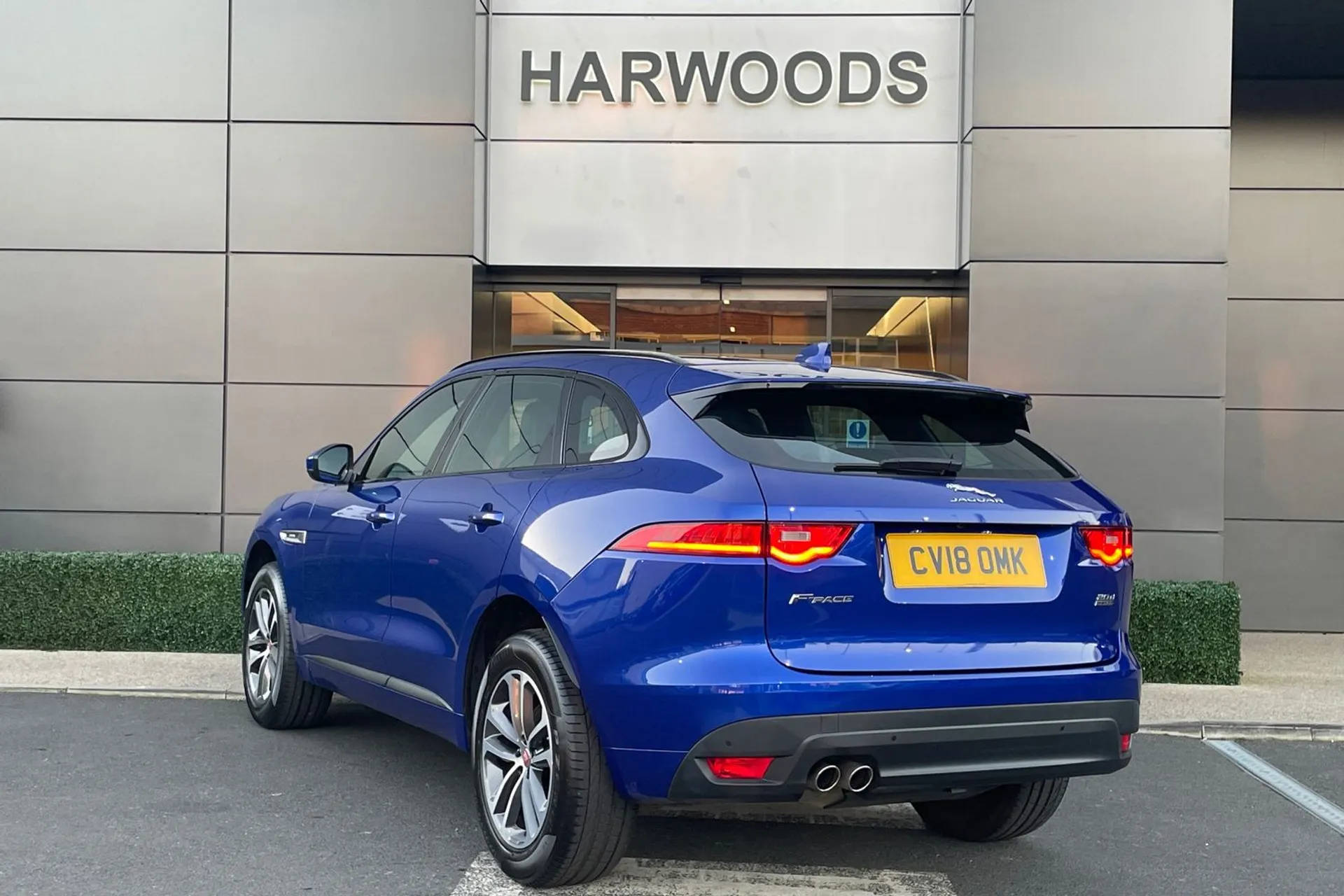 Jaguar F-PACE thumbnail image number 7