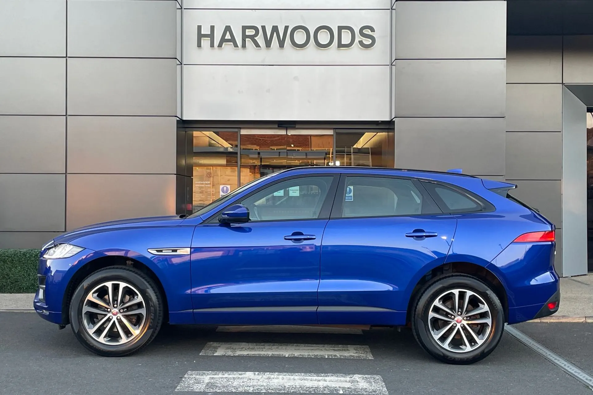 Jaguar F-PACE thumbnail image number 8