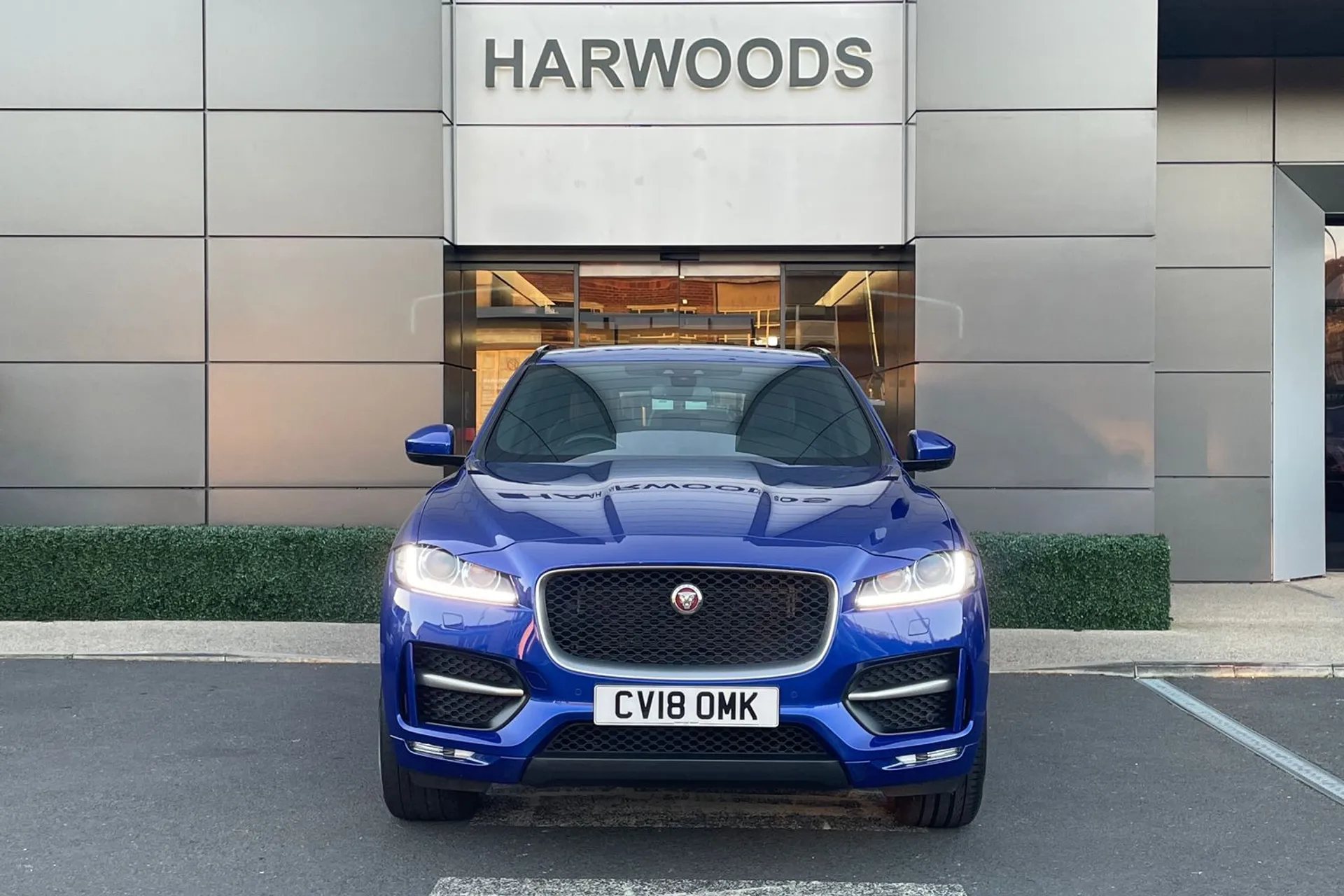 Jaguar F-PACE thumbnail image number 10