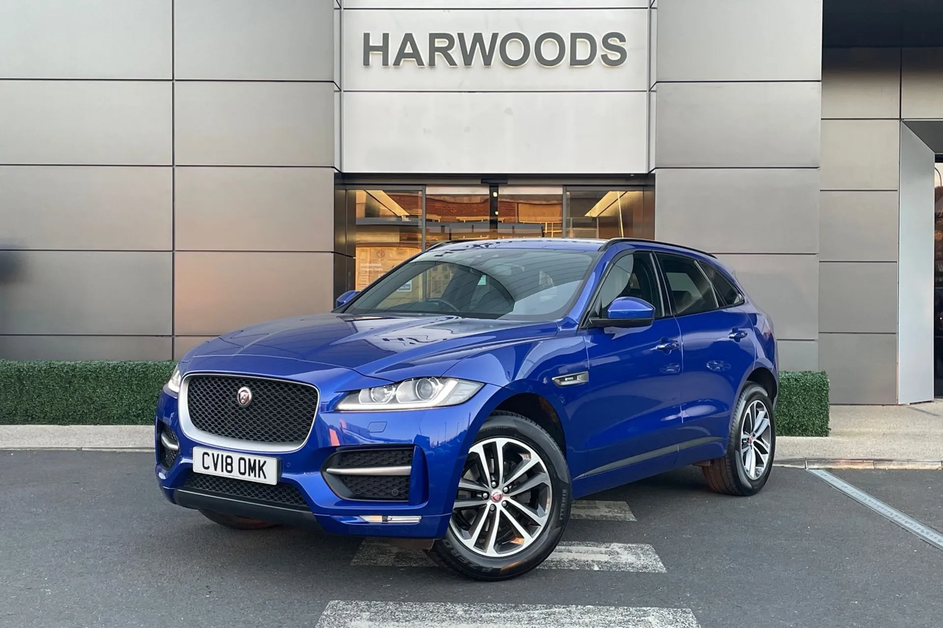 Jaguar F-PACE thumbnail image number 9