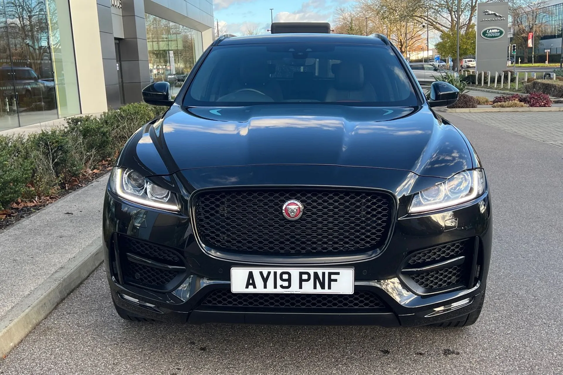 Jaguar F-PACE thumbnail image number 15