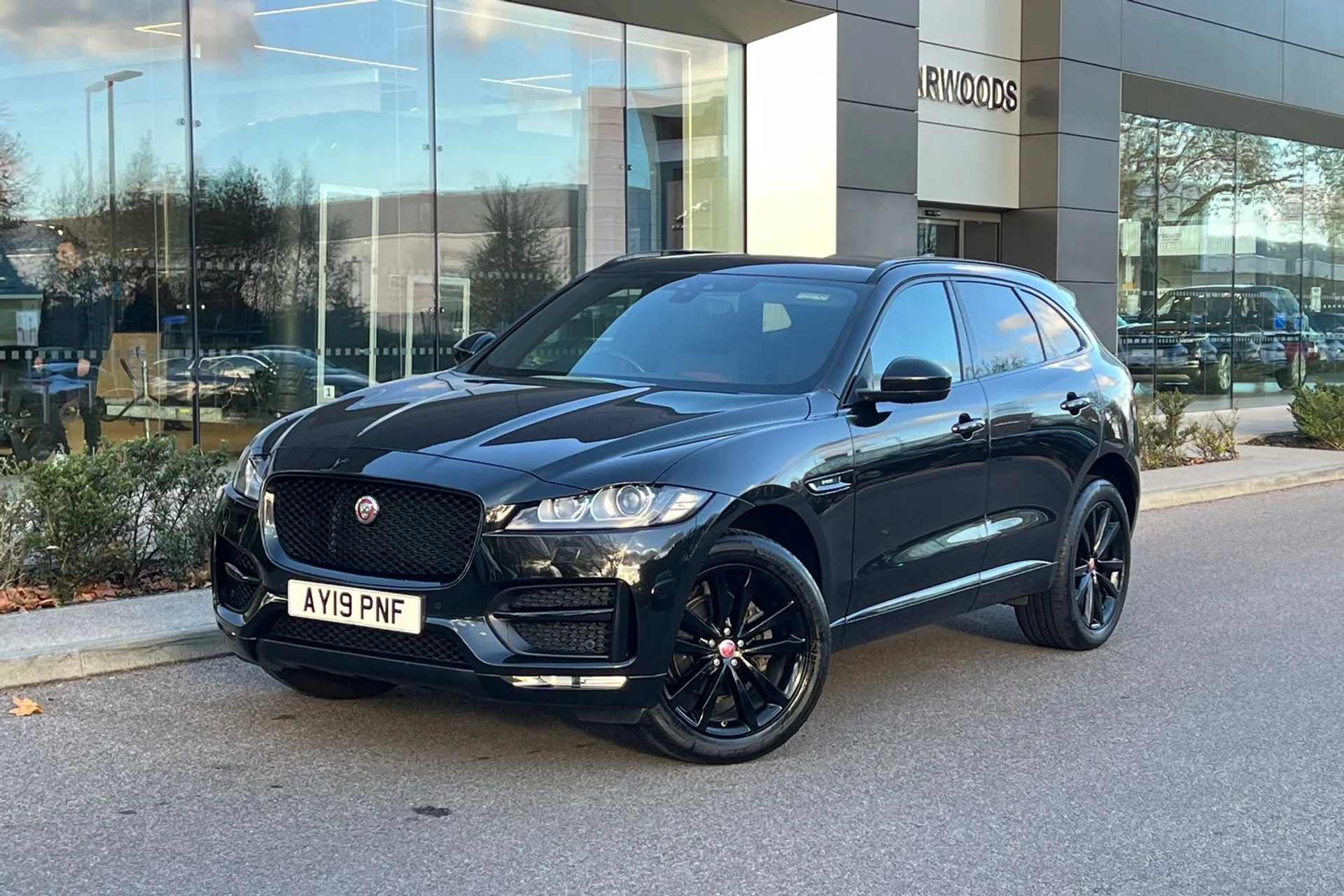 Jaguar F-PACE thumbnail image number 13