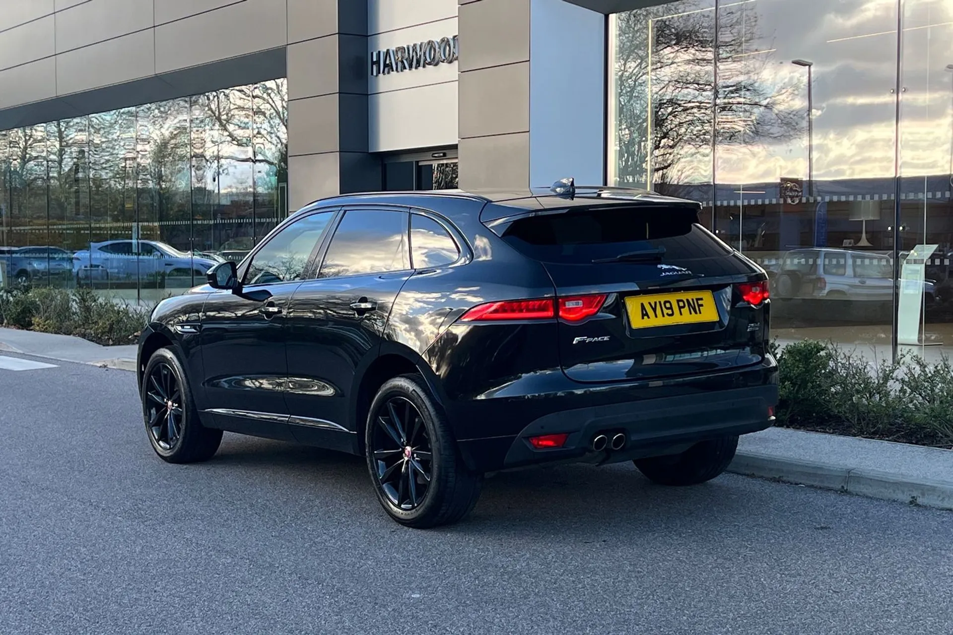 Jaguar F-PACE thumbnail image number 11