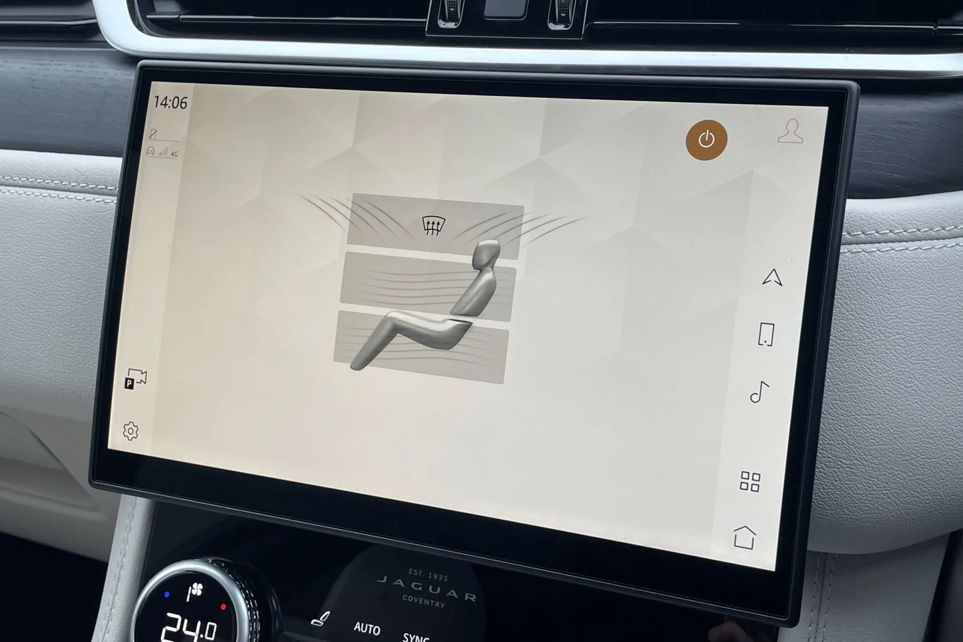 Jaguar F-PACE thumbnail image number 18