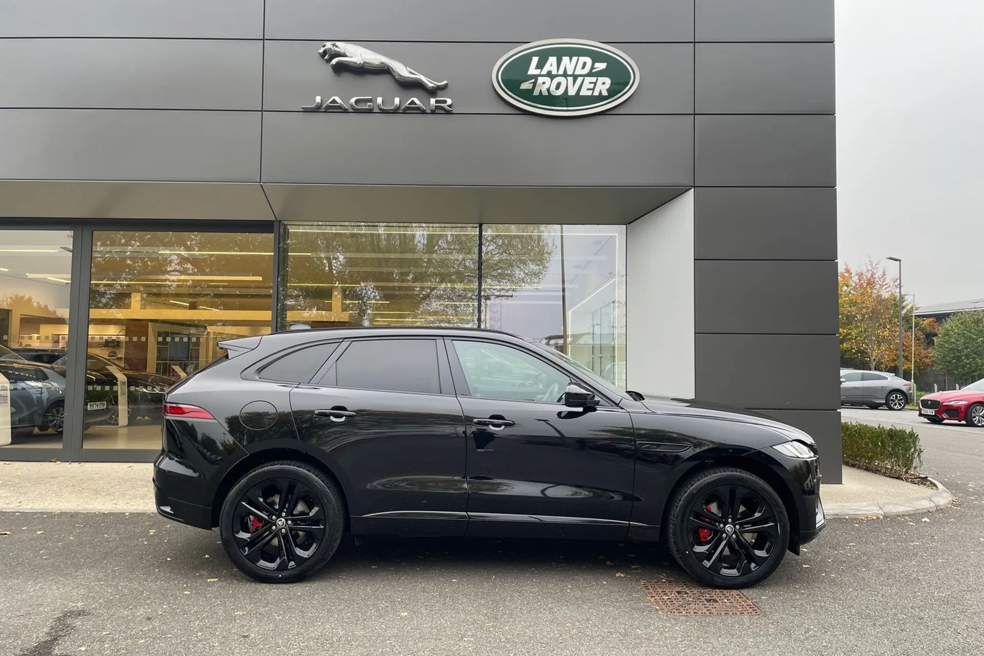 Jaguar F-PACE thumbnail image number 2