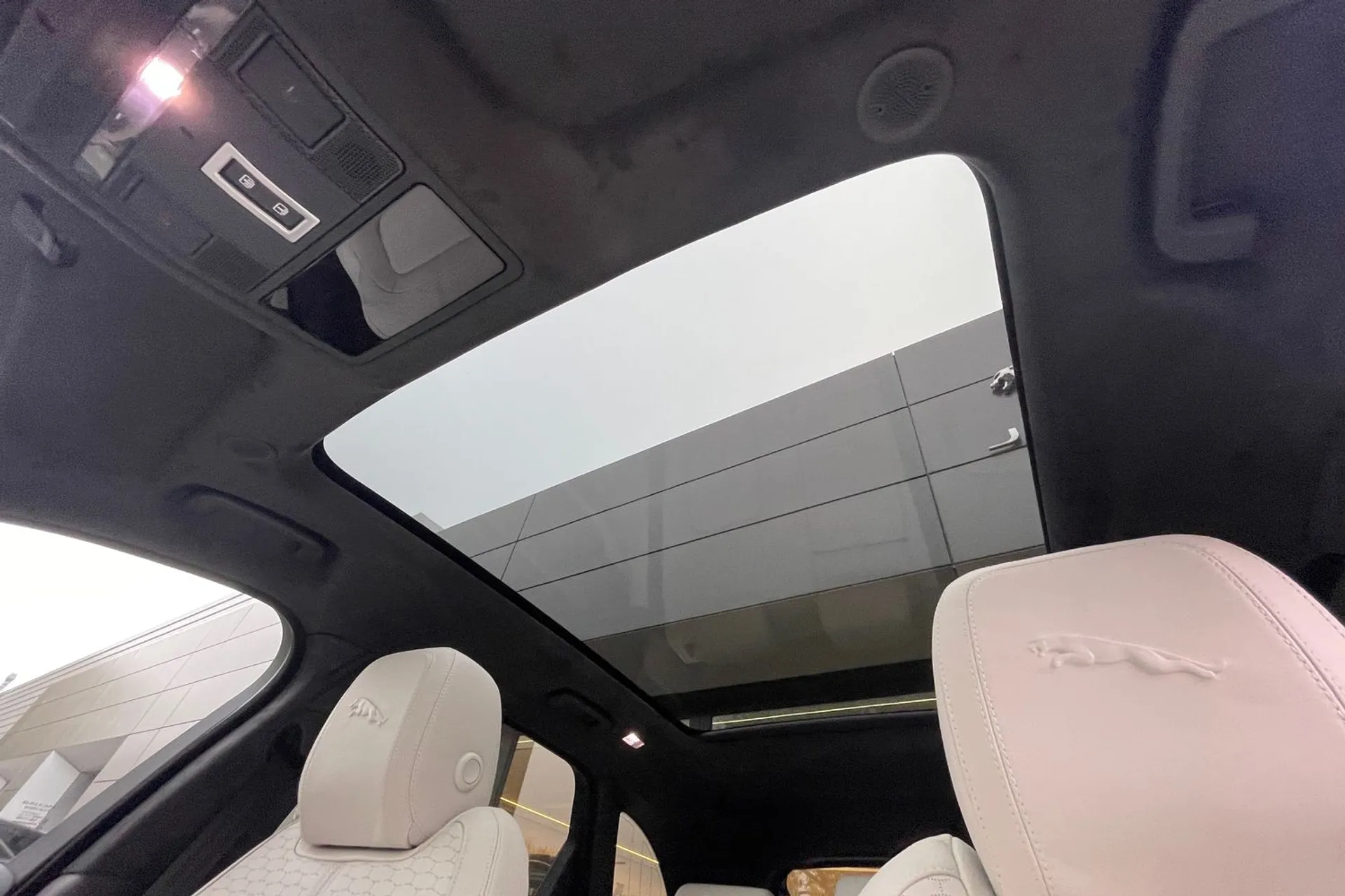 Jaguar F-PACE thumbnail image number 5