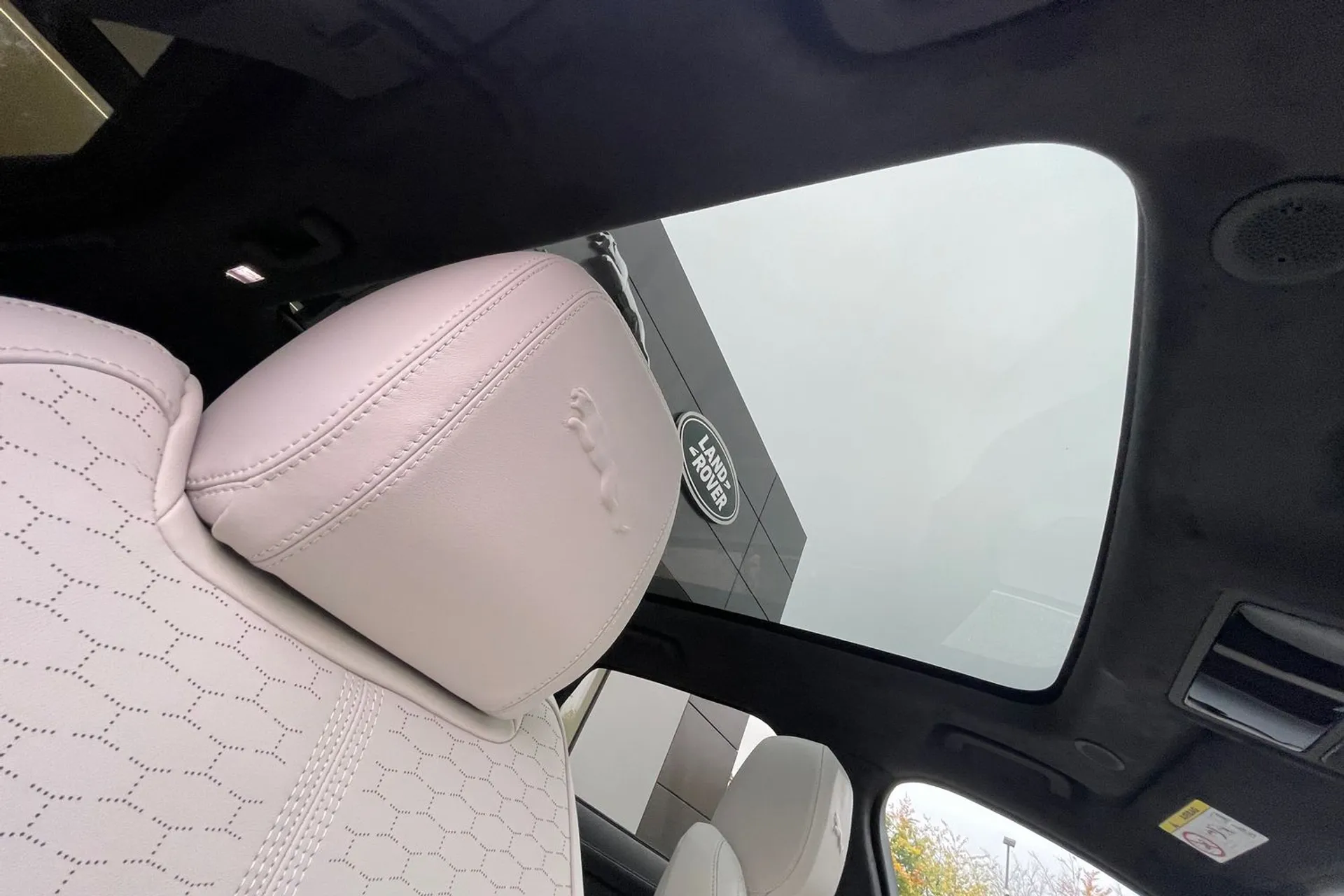 Jaguar F-PACE thumbnail image number 35