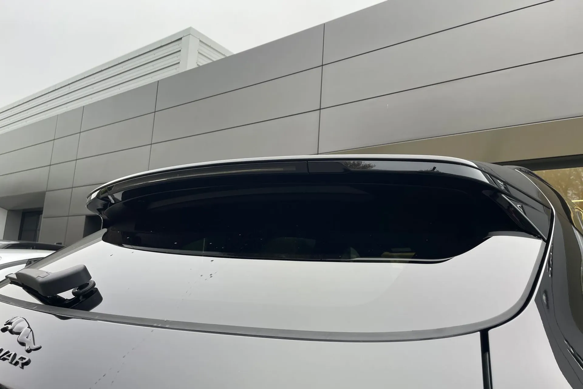 Jaguar F-PACE thumbnail image number 32