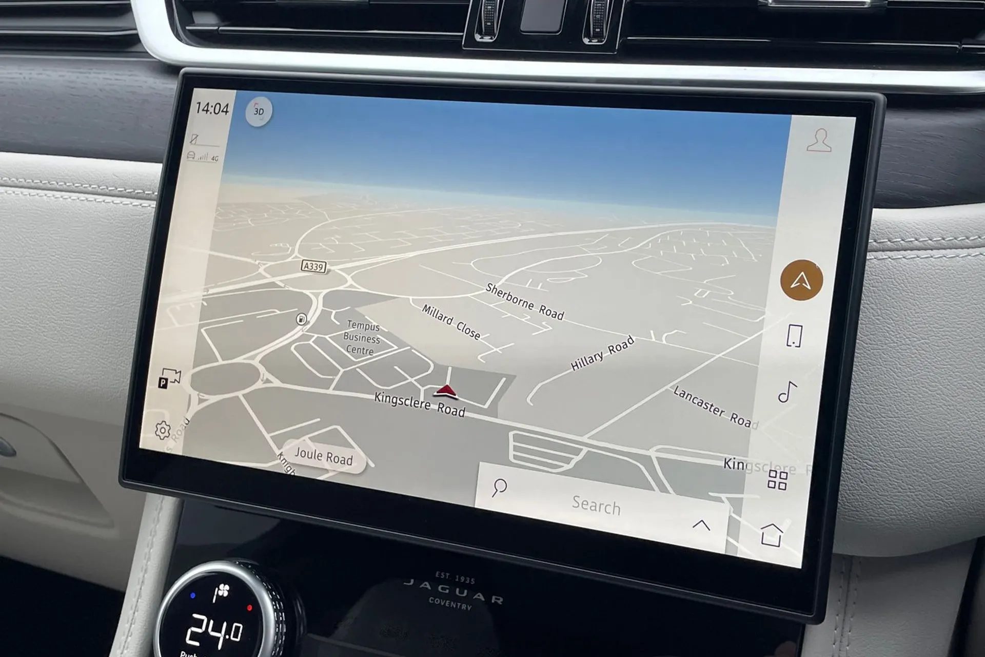 Jaguar F-PACE thumbnail image number 29