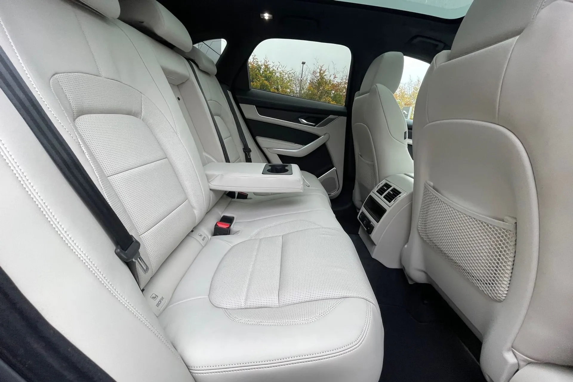 Jaguar F-PACE thumbnail image number 41