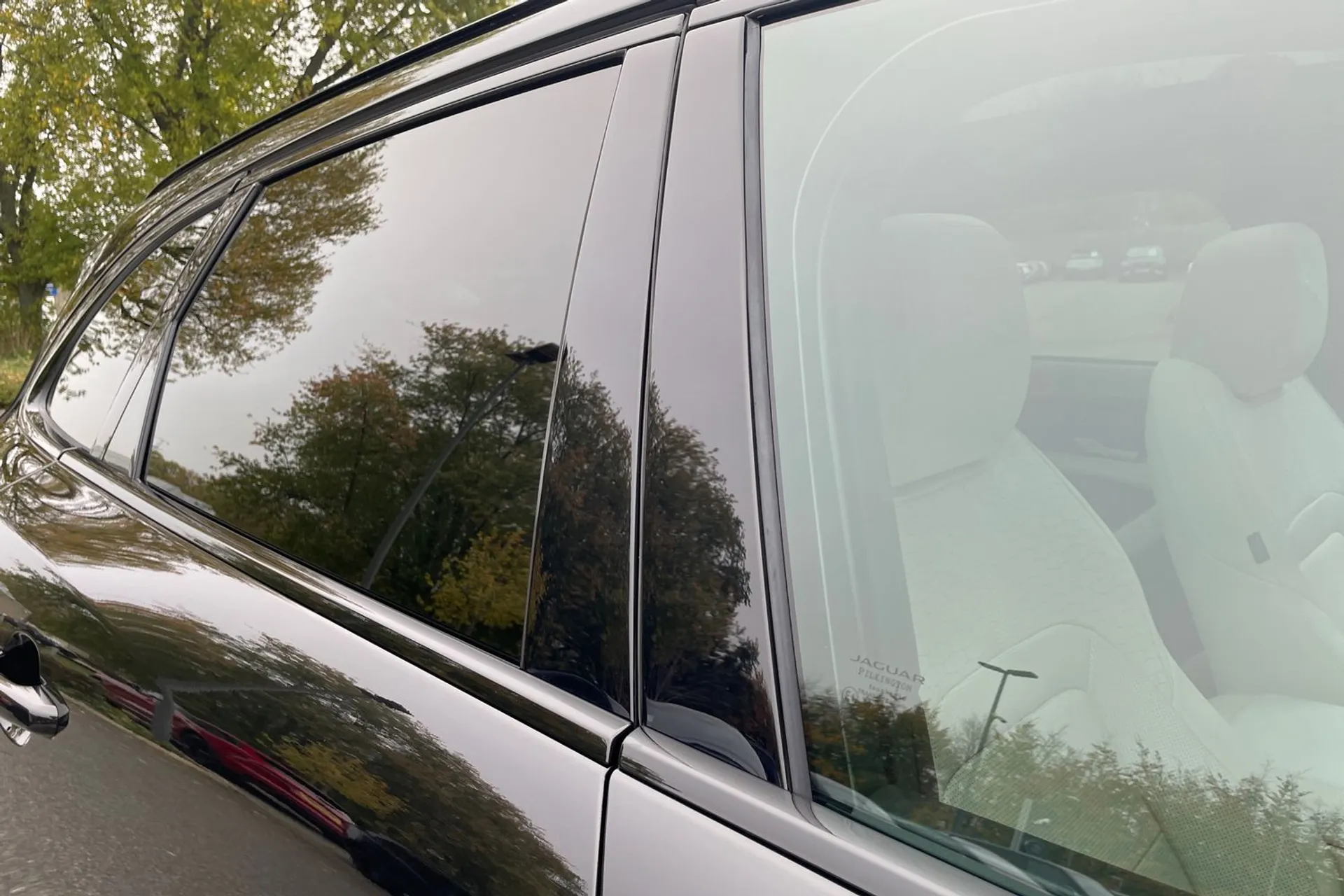 Jaguar F-PACE thumbnail image number 24