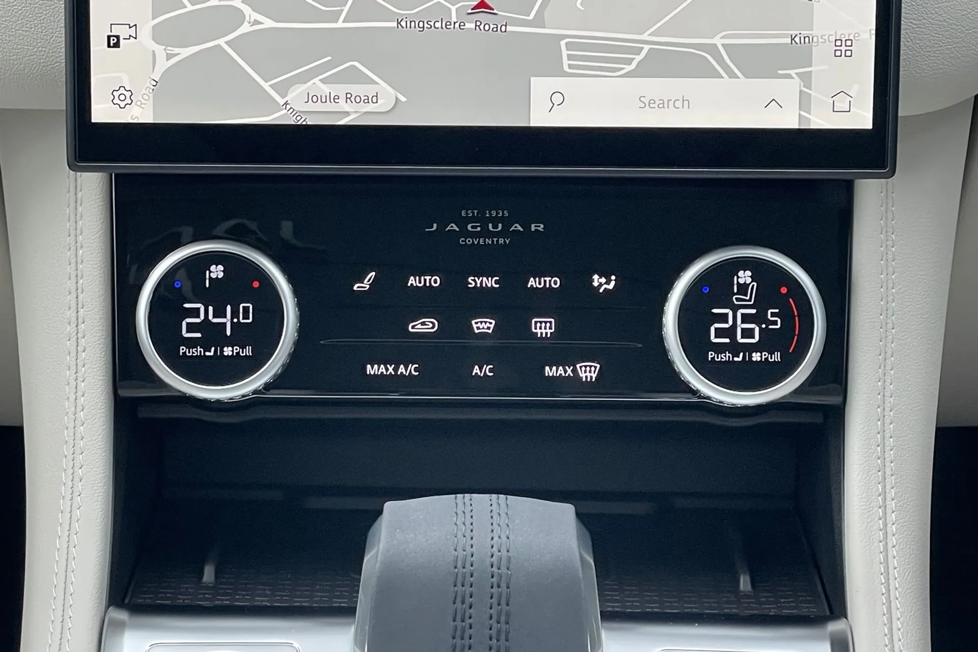 Jaguar F-PACE thumbnail image number 16