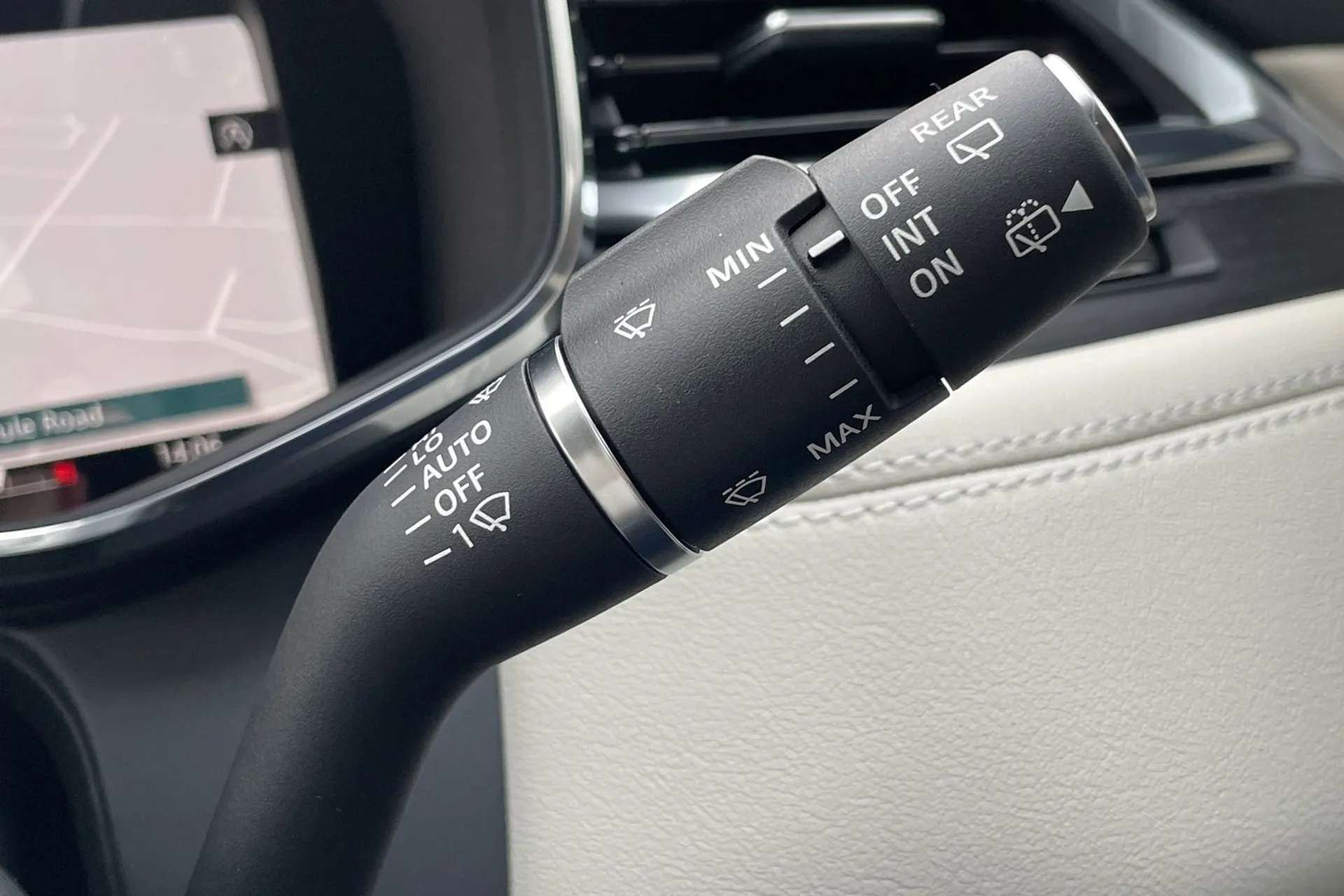Jaguar F-PACE thumbnail image number 59